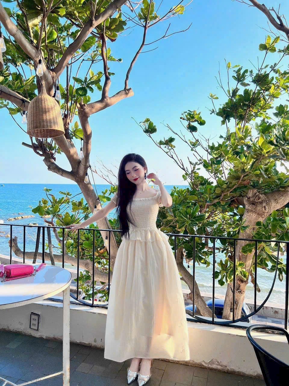 米色露肩修身A字中長洋裝两件套“海灘風格”