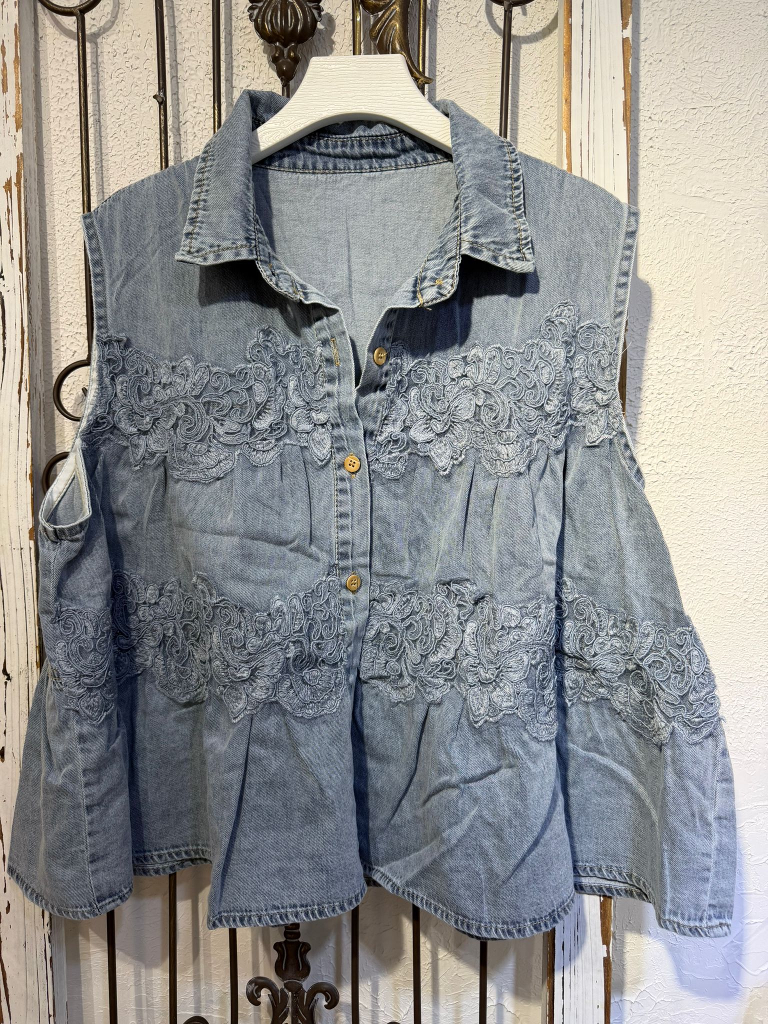 Sale🈹🈹立體花牛仔背心