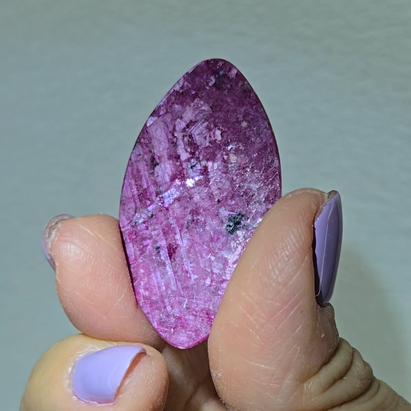 Ruby oval cabochon with strong UV - RBY48