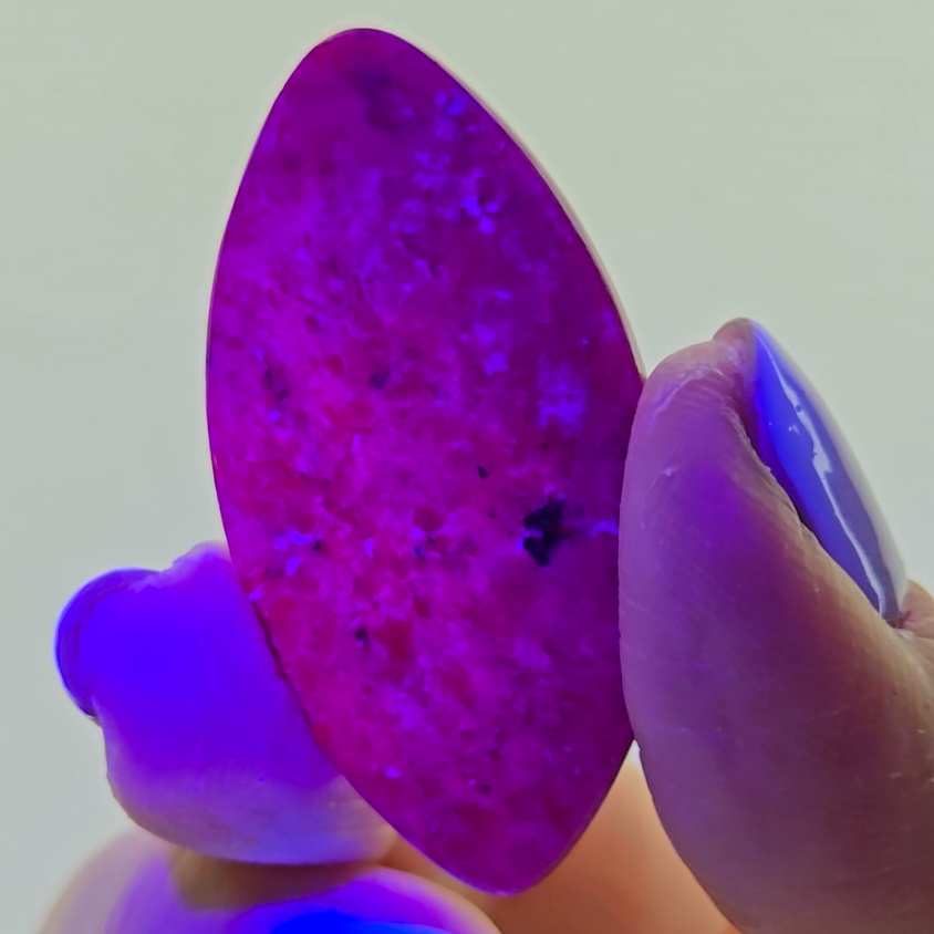 Ruby oval cabochon with strong UV - RBY48