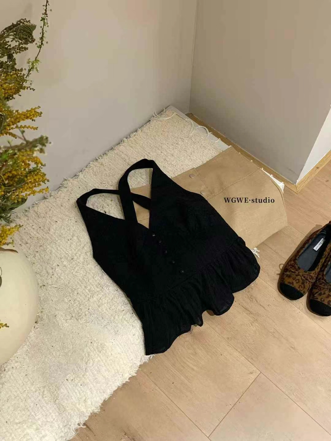 4480 交叉露背吊带上衣