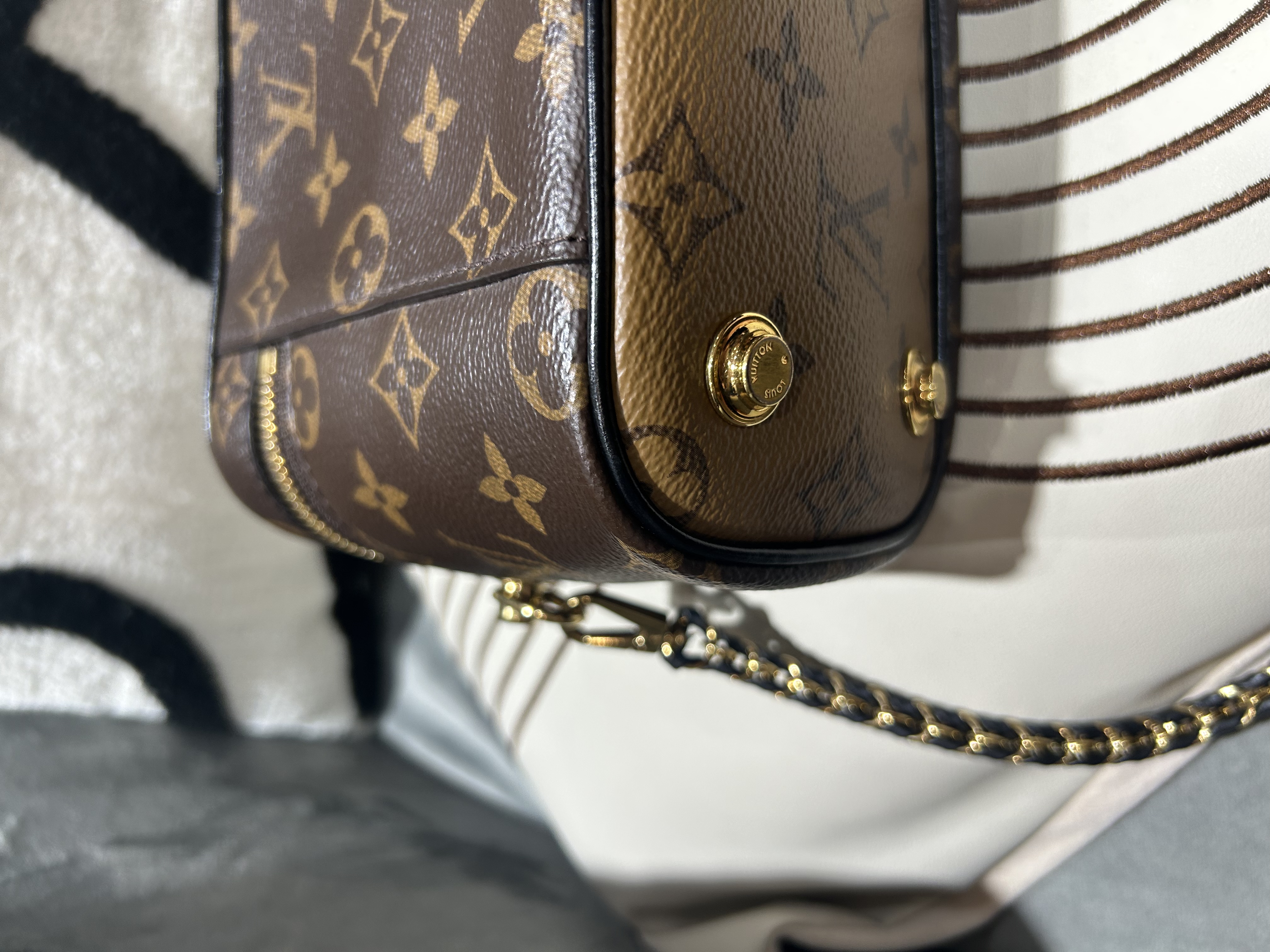 Lv Vanity PM Vanity Case M45165, Monogram Reverse 100%Authentic,92%new  ✅key lock ✅dust bag  