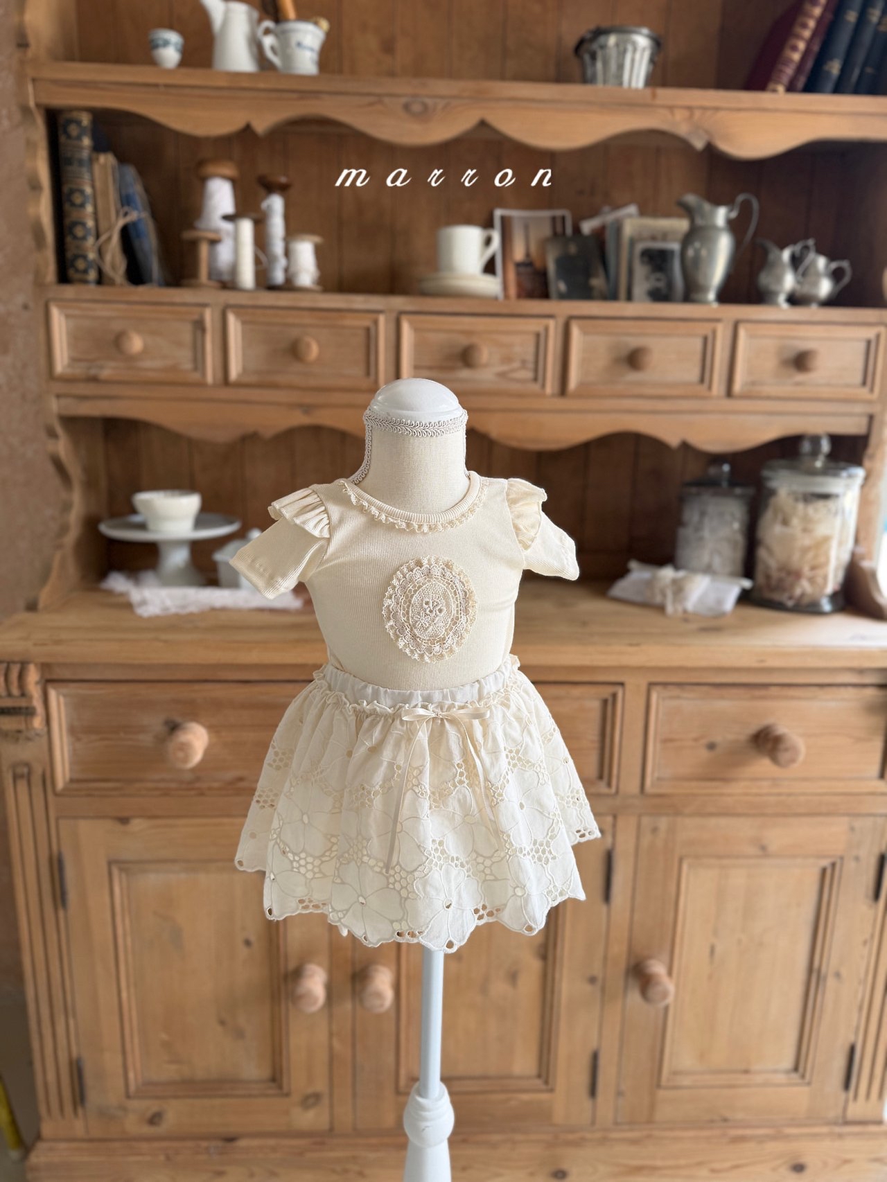 ☀️預訂 韓國直送☀️🇰🇷Marron兩色絲帶花卉蕾絲半截短裙