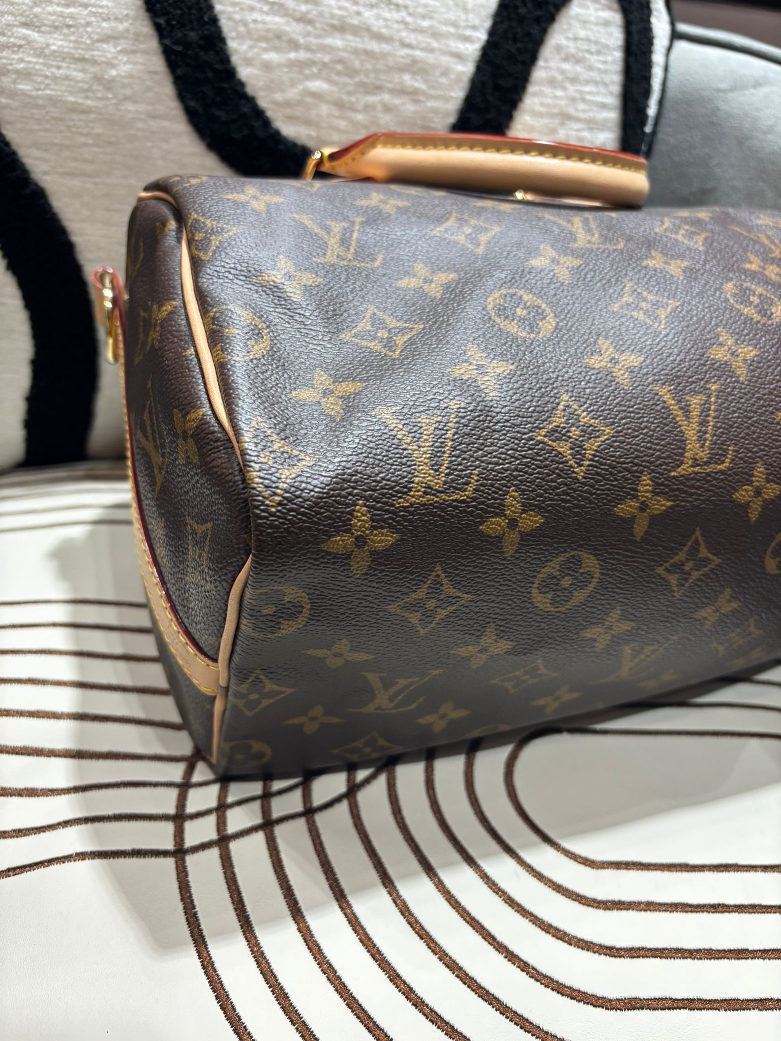 LV speedy Bandoulière 25 monogram 100%Authentic, 98%New  ✅Key Lock ✅長肩帶✅塵袋✅box