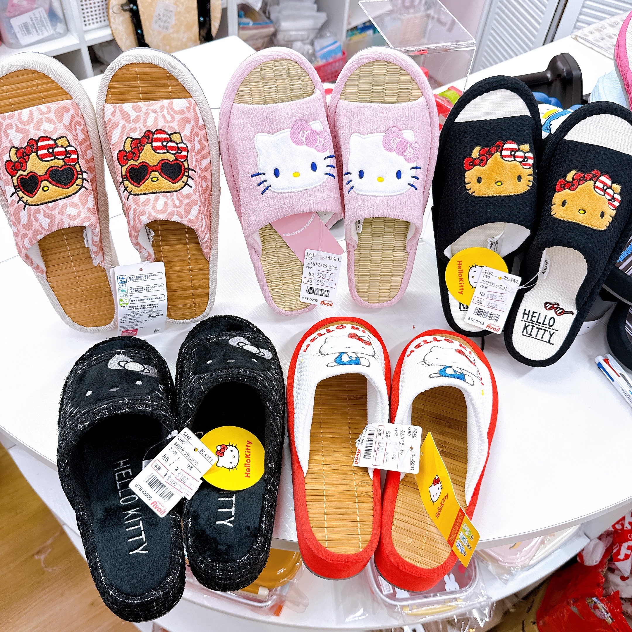 日本直送日本限定多款Hello Kitty竹蓆拖鞋23至25 cm