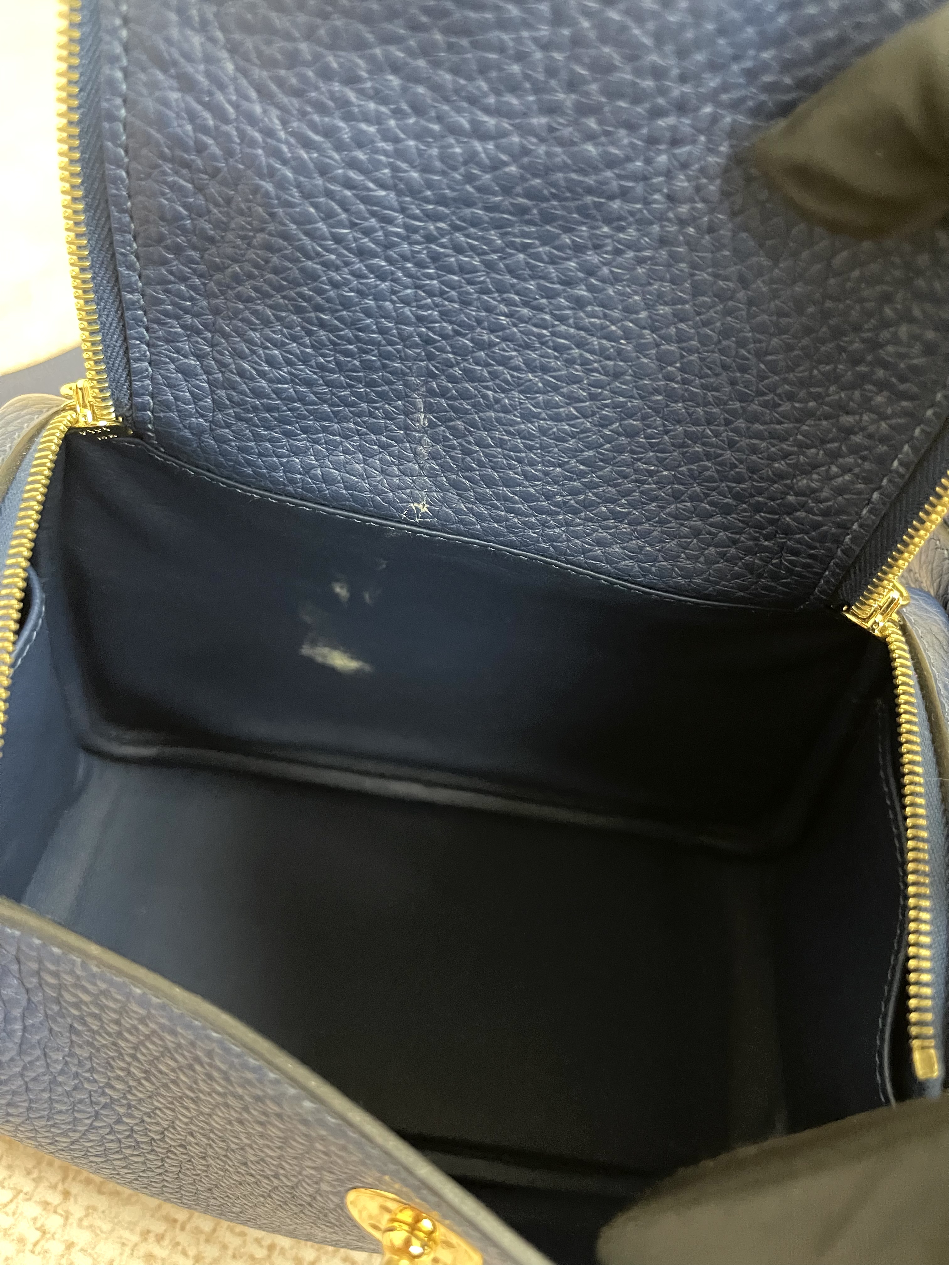 Pre-owned Hermes Mini Lindy/ /Stamp D/ Product Code: 26020304