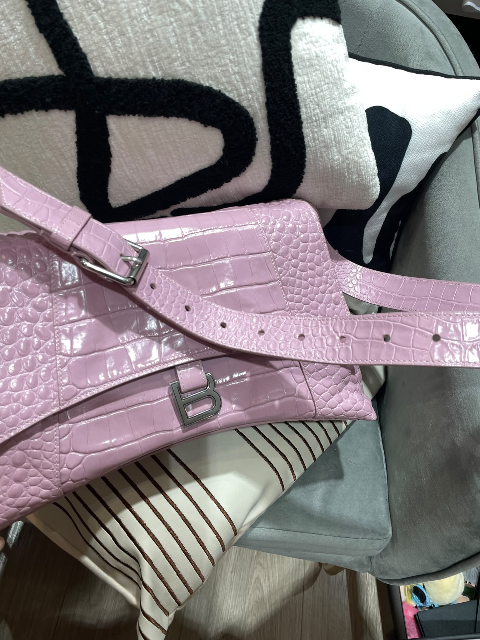 BALENCIAGA downtown Crocodile Embossed Calfskin Shoulder Bag 671354鱷魚紋壓紋牛皮肩背包 100%Authentic, 93%New ✅Dust bag