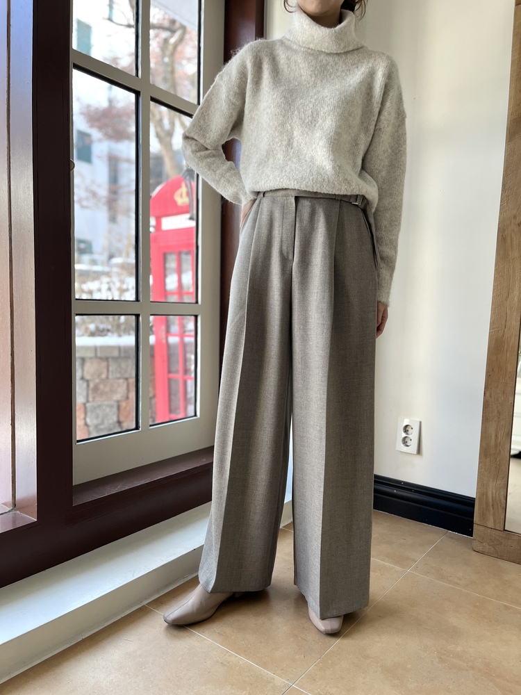 Warm-Tone Buckle Drape Slacks (Oat)
