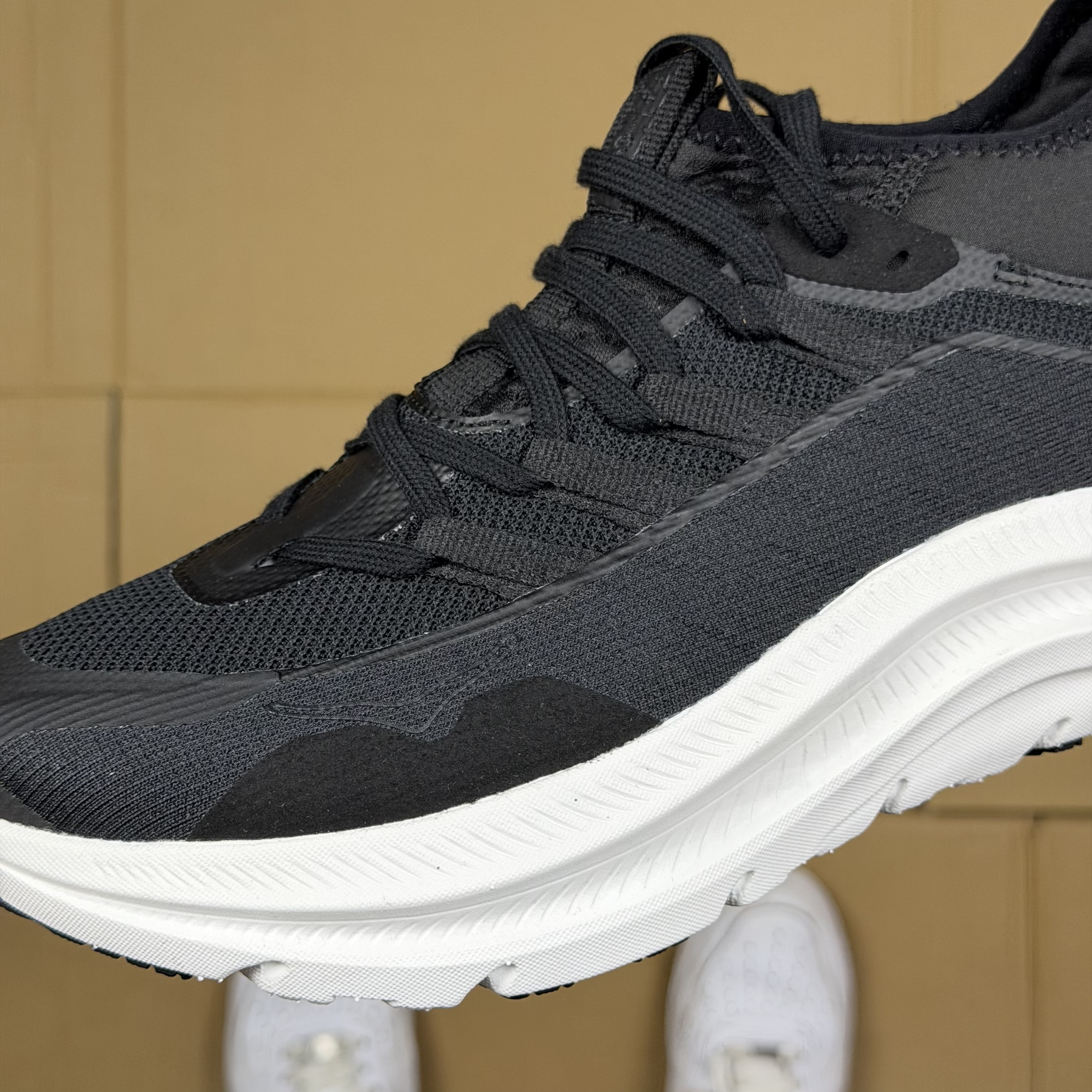 Hoka One One Kawana Mid