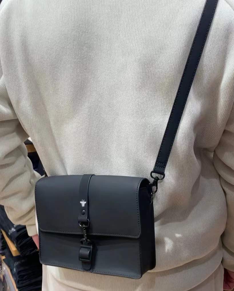 預訂 Dior 香水專櫃贈品收納袋改裝郵差包 