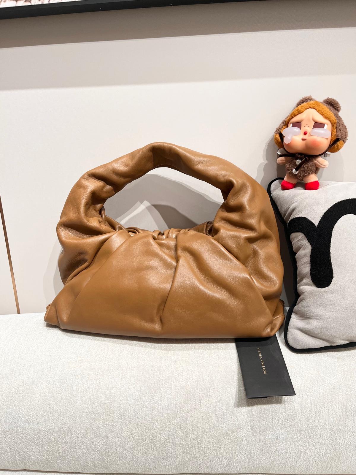 BOTTEGA VENETA BV The Shoulder Pouch leather gathered hobo 雲朵包 ,100%Authentic ,98%new✅dust bag