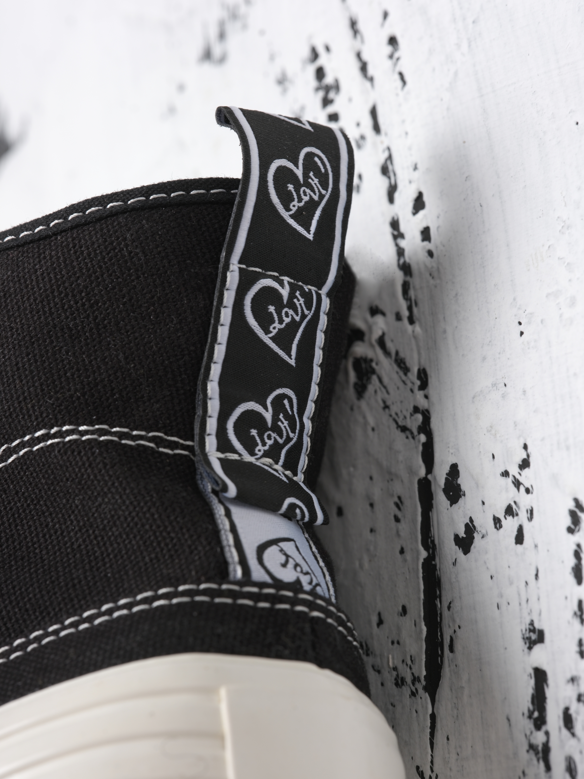 FIRST LOVE Mid (Black) 