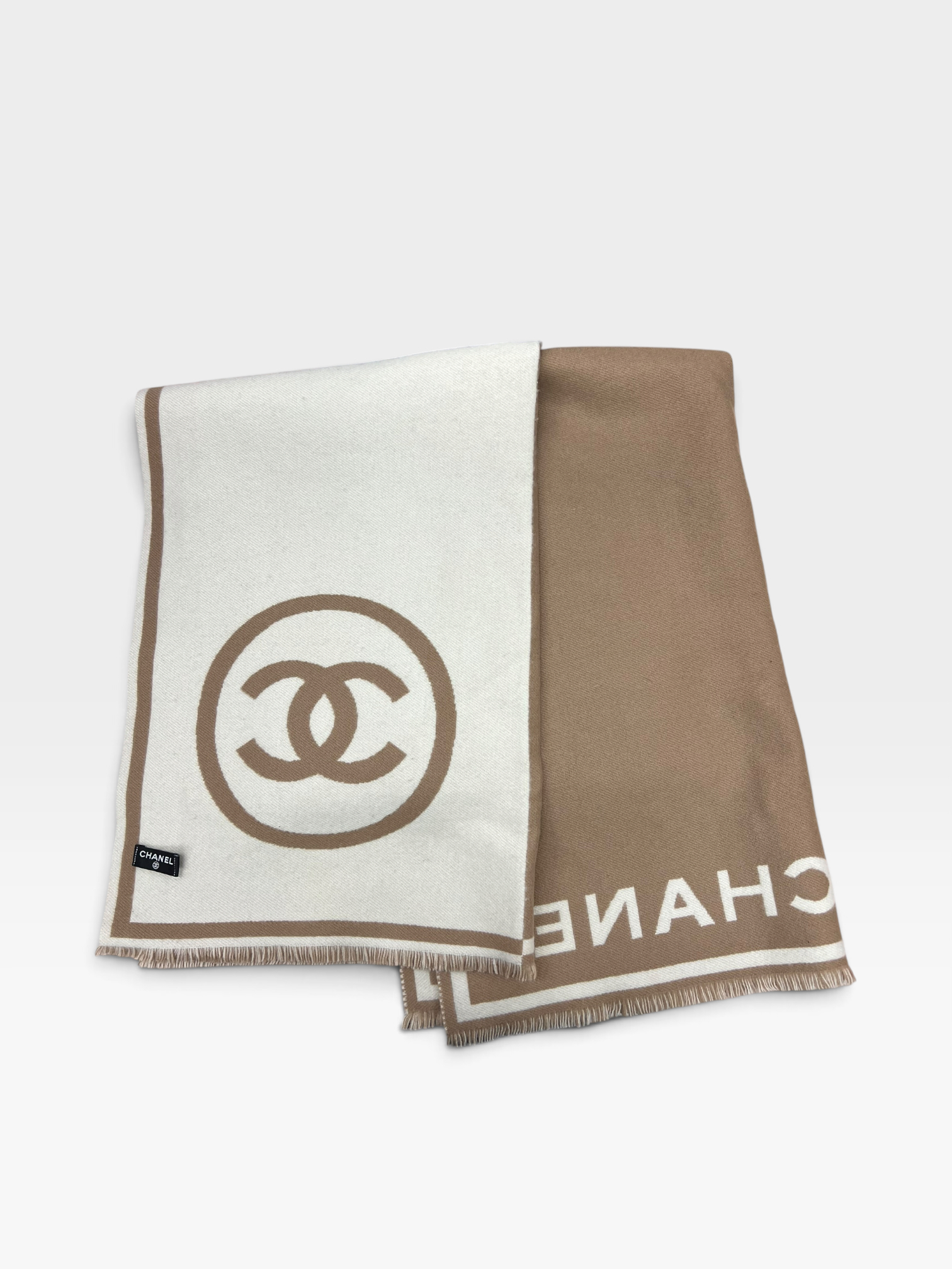 Pre-Owned CHANEL Cashmere CC Fringe Stole Beige White / Product Code: 090201