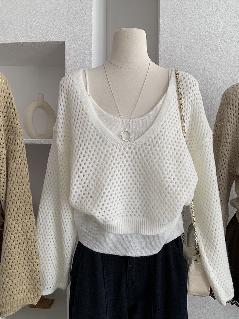吊带修身针织打底+镂空休闲长袖V领毛衣两件套