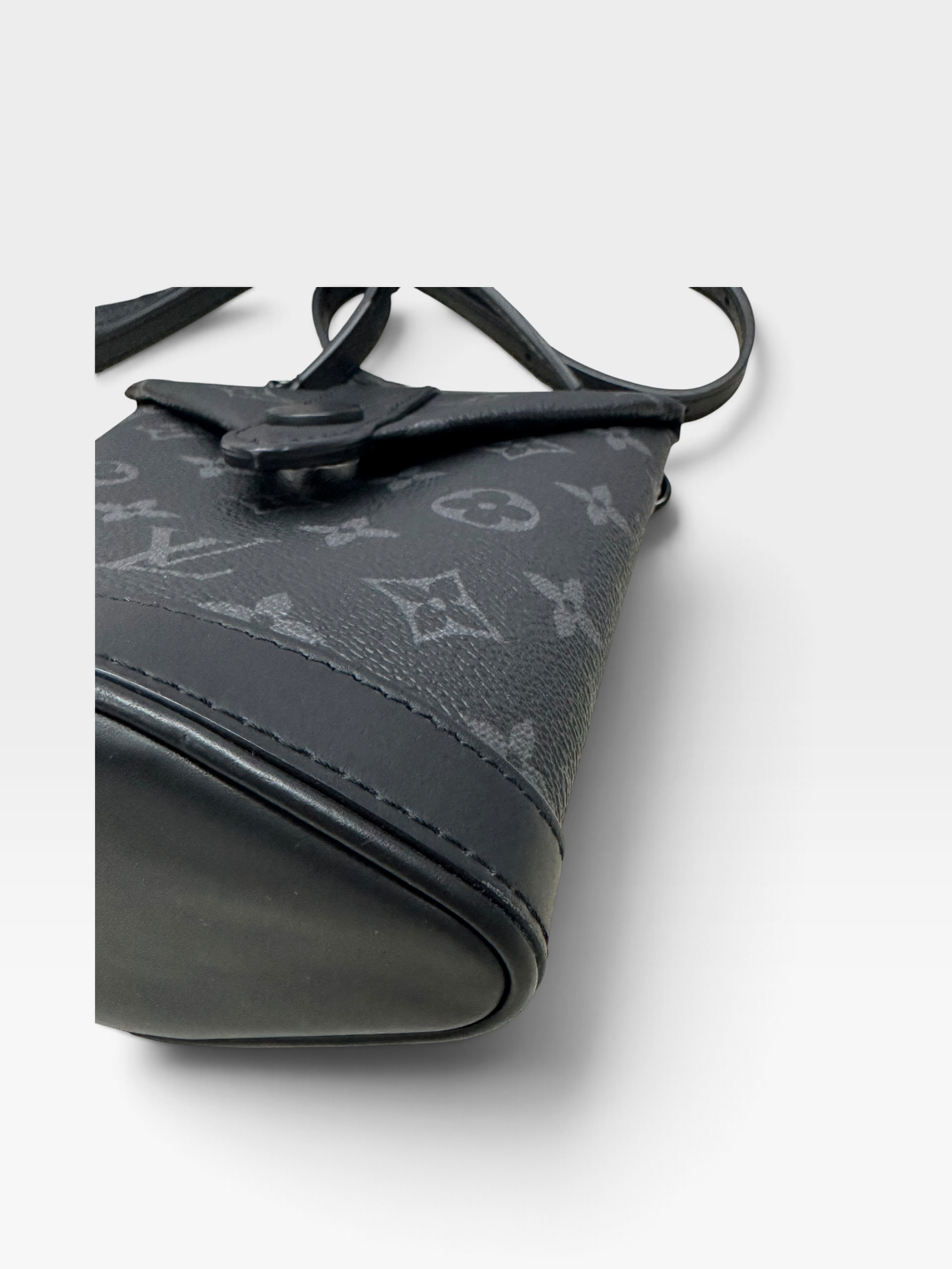 Pre-Owned LV Envelope Pouch Monogram Eclipse Canvas shoulder bag / Product Code: 092407