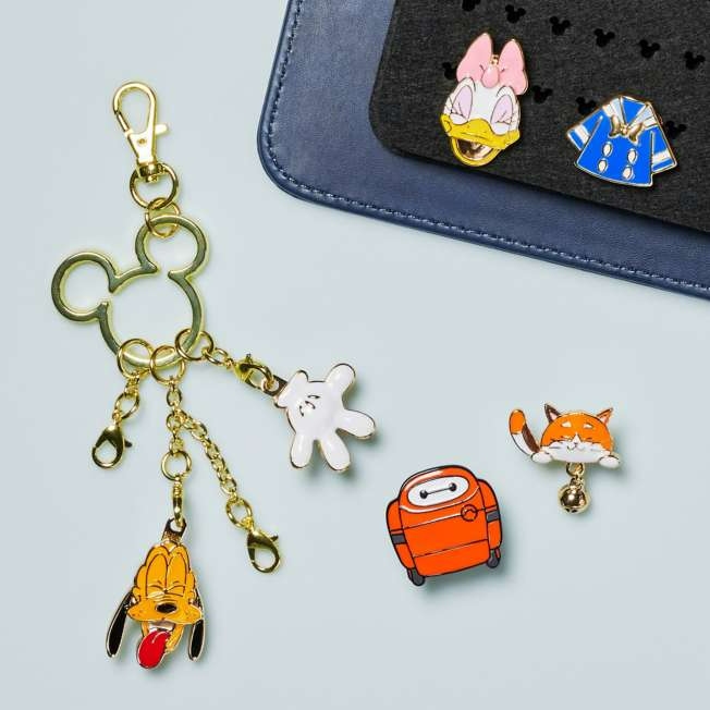 🌸 【預訂】Mickey Pins Charm - Disney Store 6/10新品