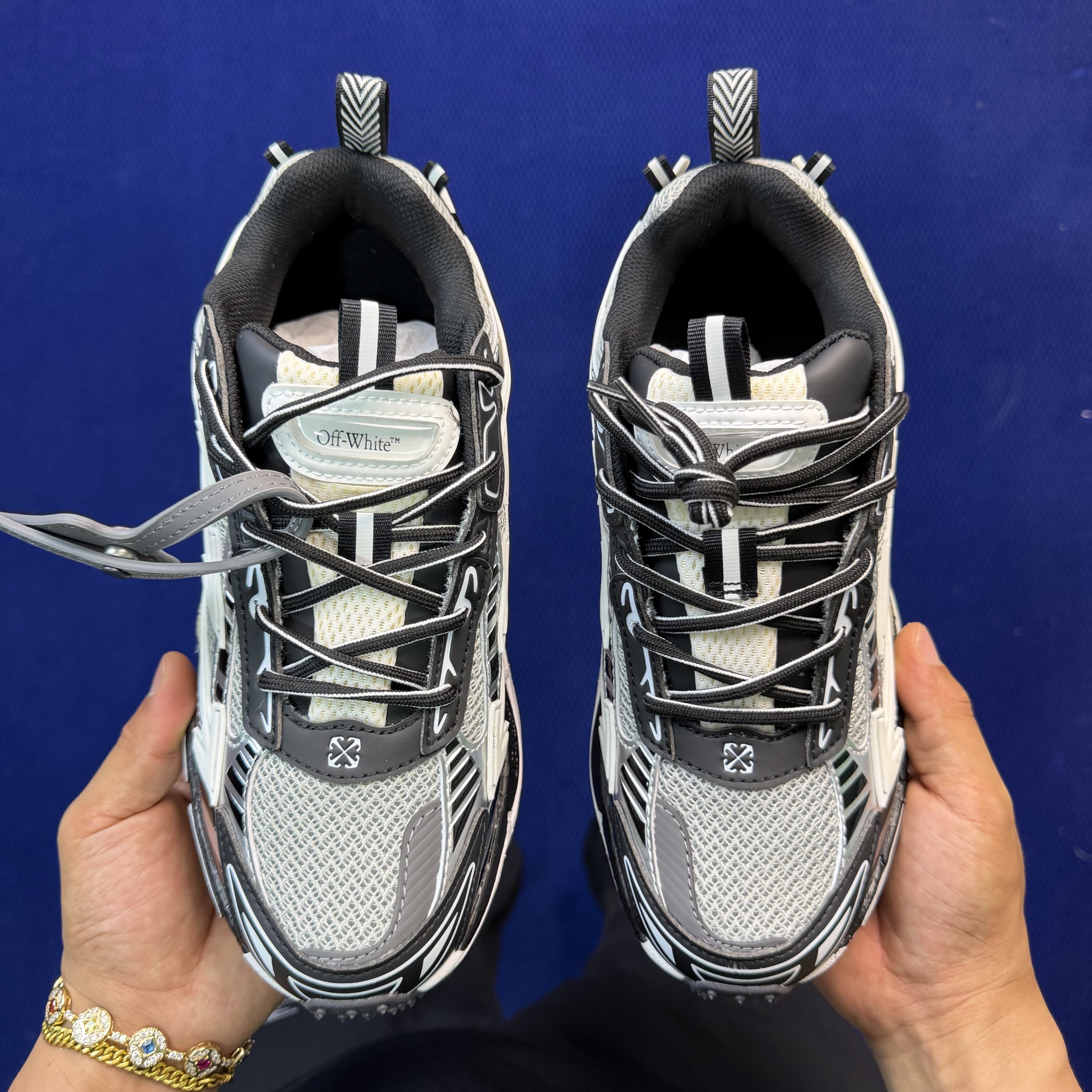 Off-White Be Right Back