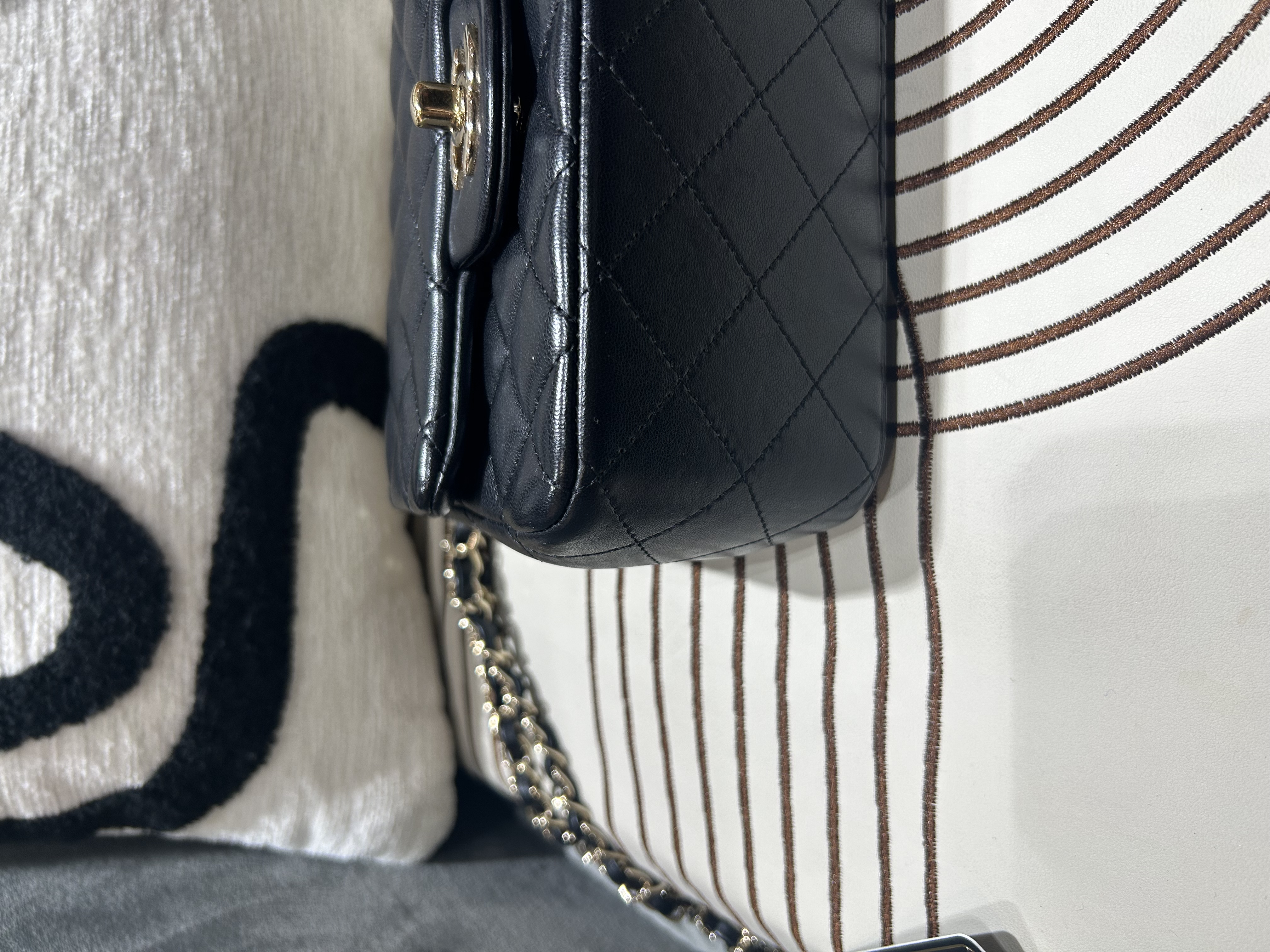 Chanel Mini Classic Flap 方胖子 17cm A35200黑色羊皮金鏈 100%Authenic, 95%New ✅24Card✅Dust bag✅Box