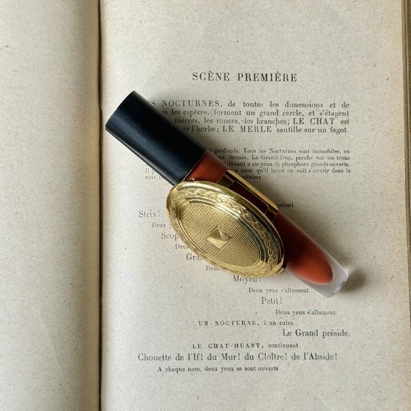 Vintage C.a. 1950s Made in England KIGU Embossed Pattern Golden Lipstick Holder (MT2053)