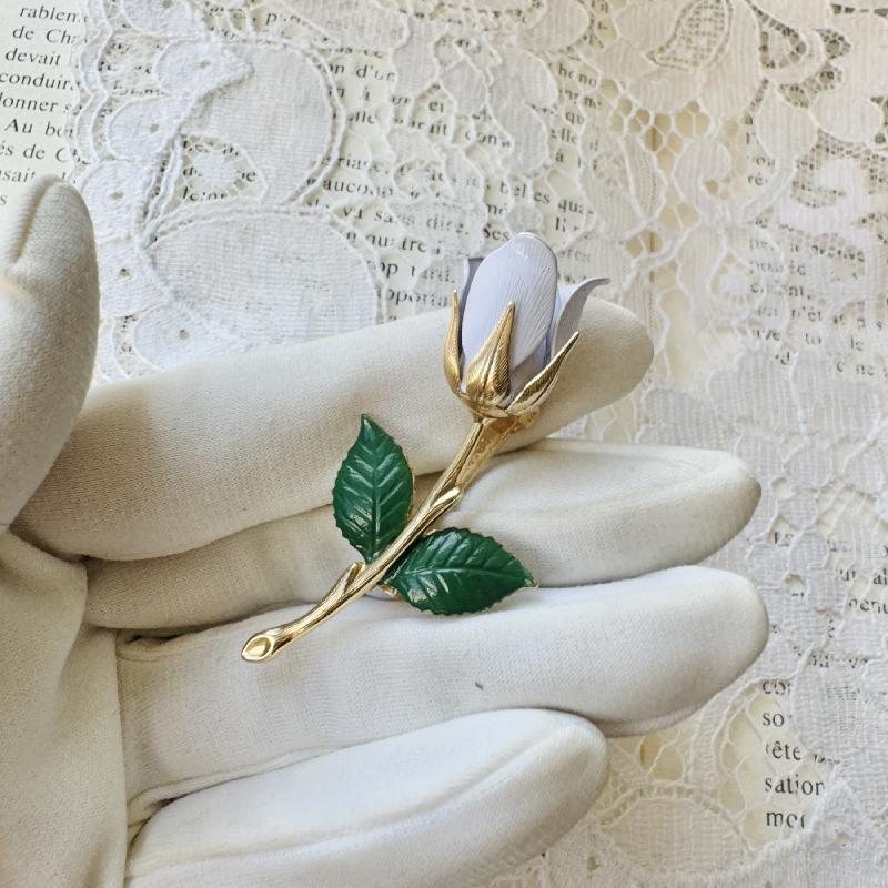 Vintage C.a. 1950-60s 3D Purple Rose with Green Leaves Brooch (MT2178)