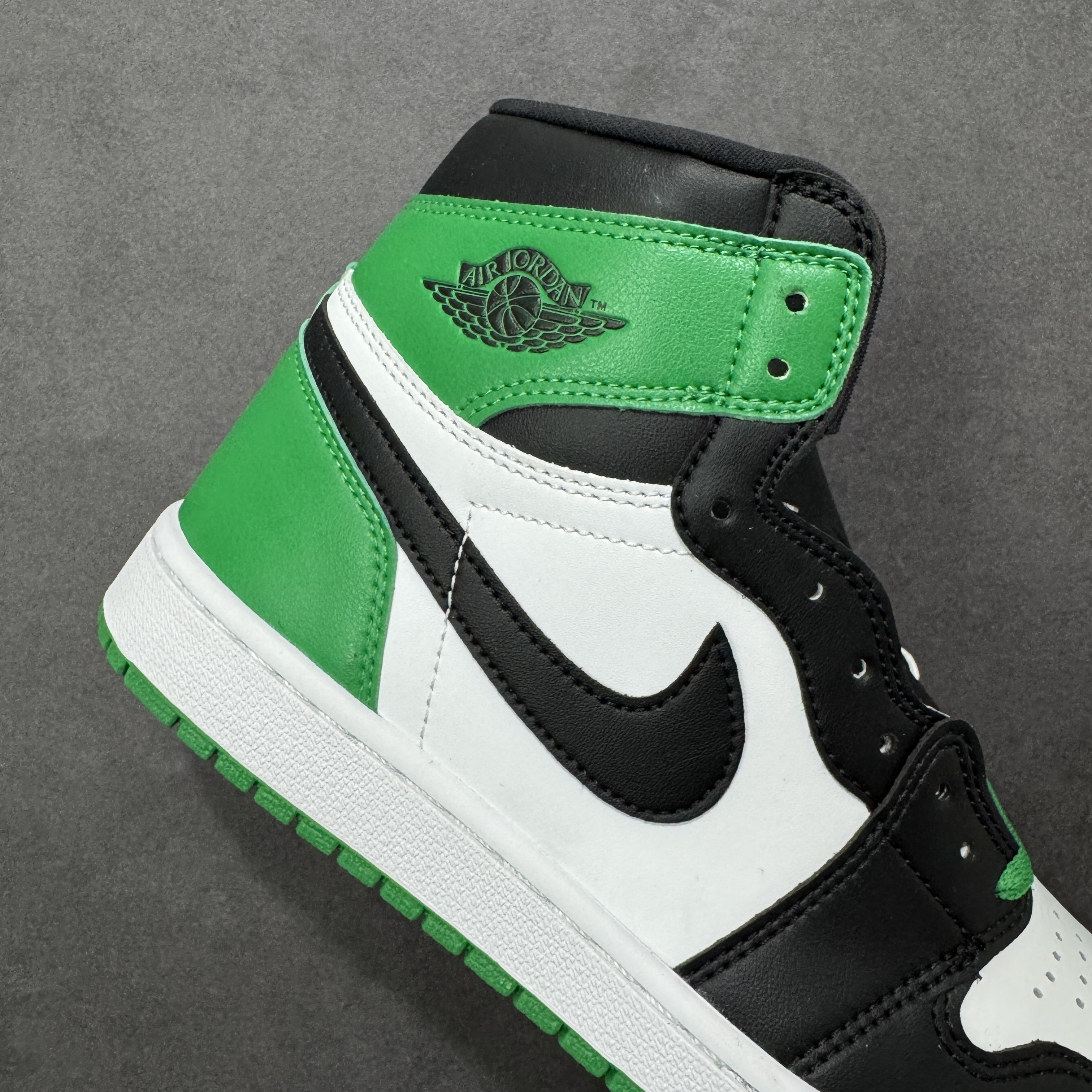 Nike Air Jordan 1 Retro High OG DZ5485-031