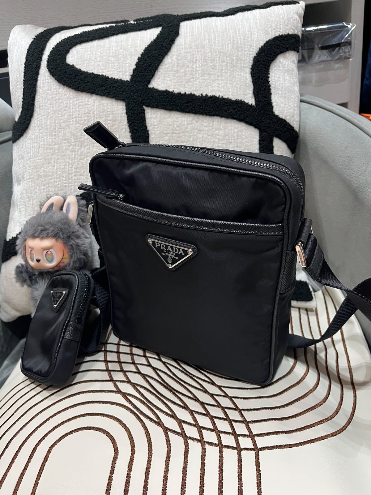 PRADA Re-Nylon Shoulder Bag 2VH112 black 100%Authentic, 98%new ✅card booklet ✅dust bag 