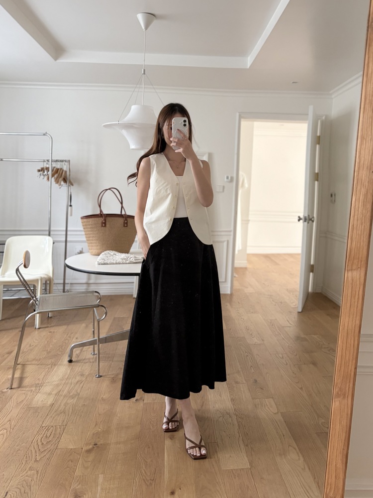 Minimal Buttoned Vest (Ivory)