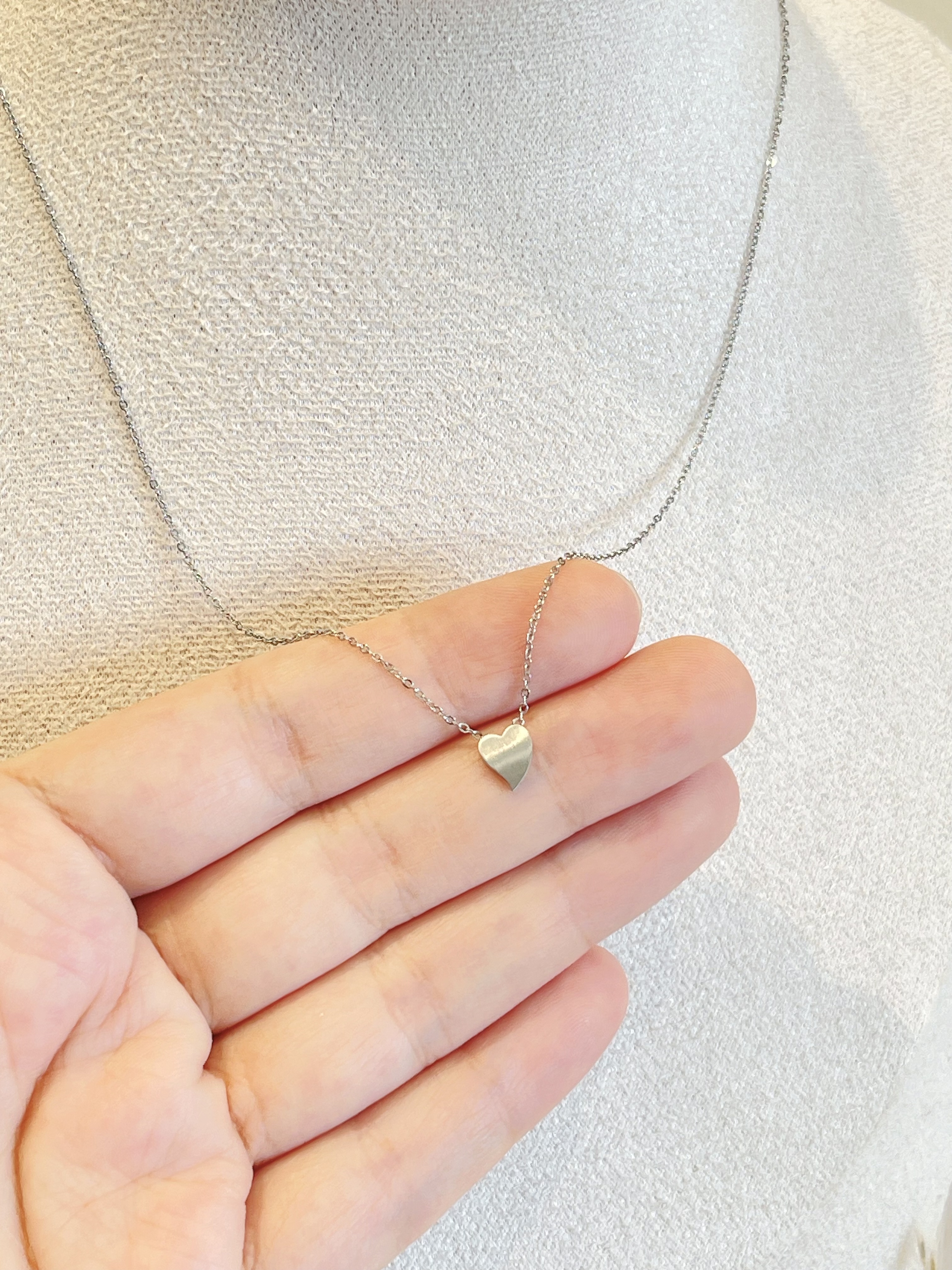 Minimalist银色拉丝感爱心钛钢项链