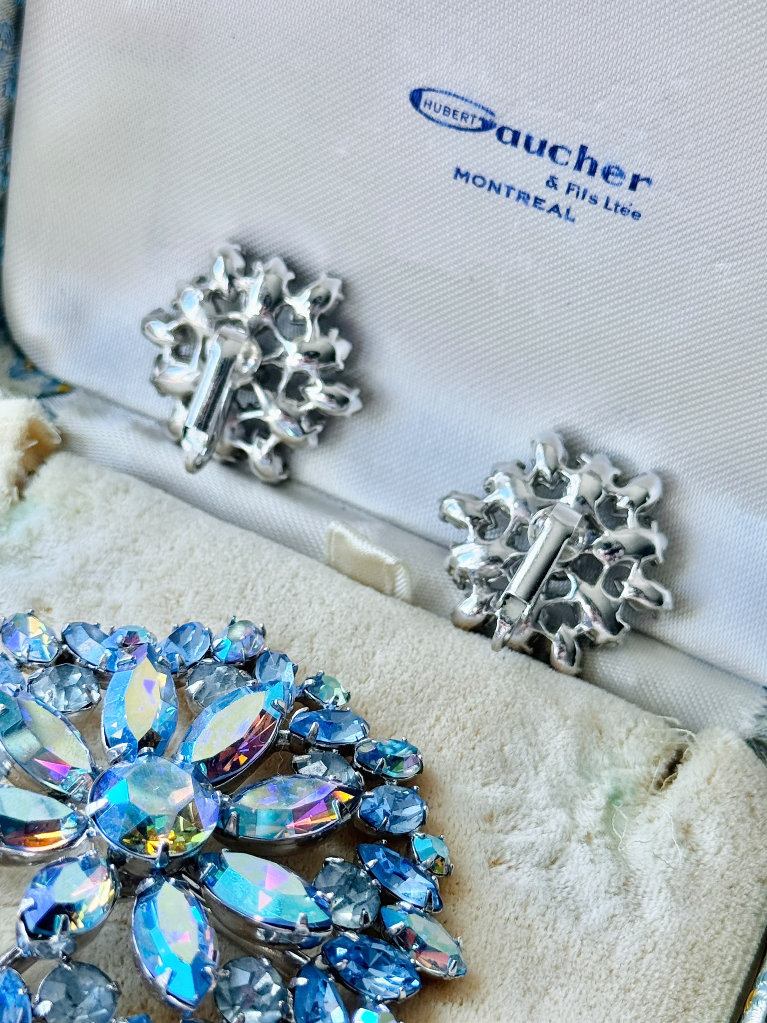 Vintage 1950s Designer Quality Blue Aurora Borealis Brooch and Clip Earrings Jewelry Set (MT2628)