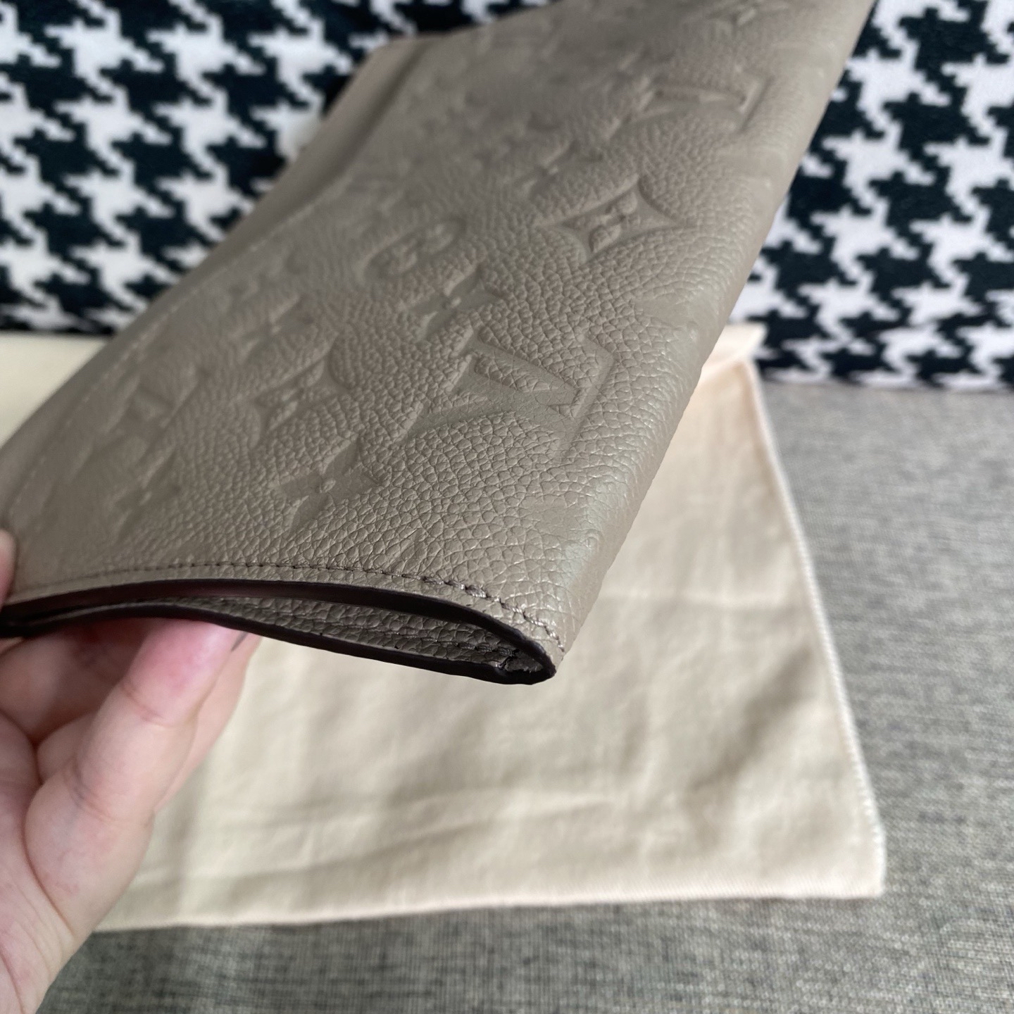 【預訂貨品】芯片款 LV大象灰全皮壓花手拎包 