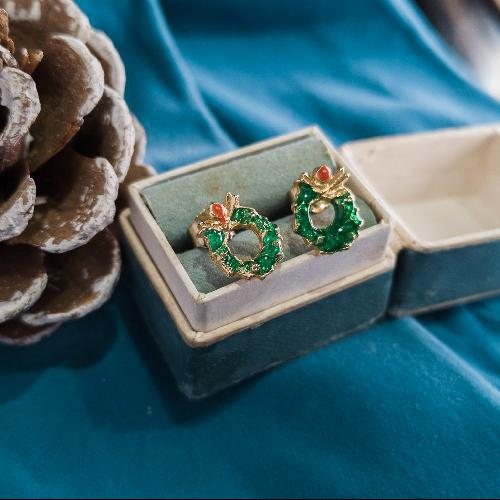 Vintage c.a. 1980s Christmas Wreath Stud earrings (EA1499)