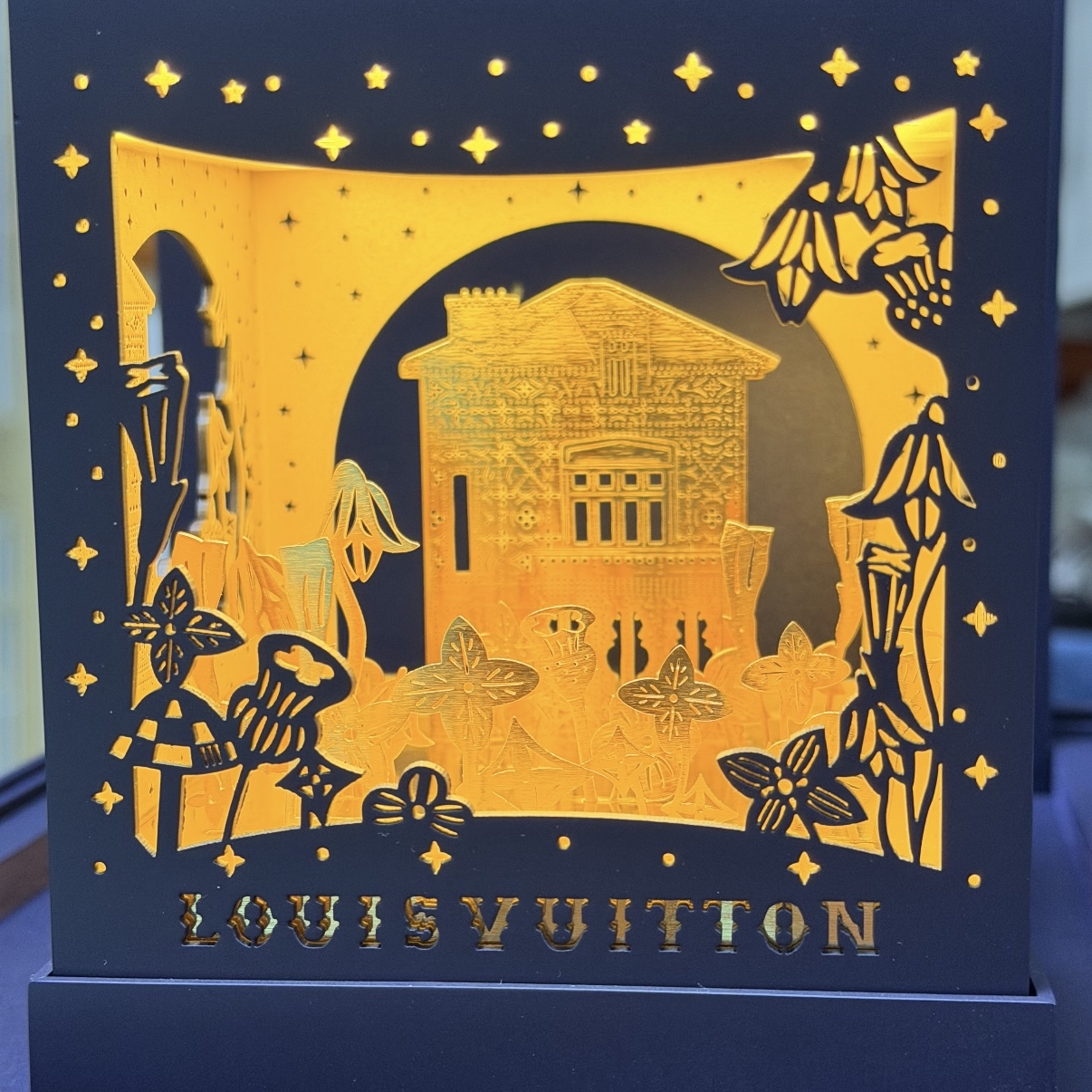 LOUIS VUITTON VIP VIC 聖誕限定立體金屬光影禮盒可充電式小夜燈 