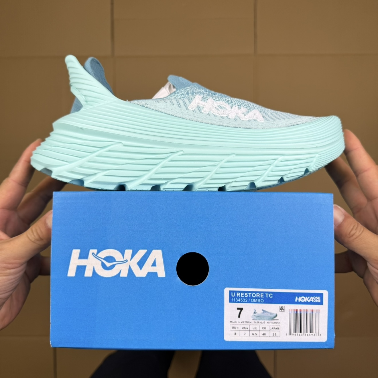 HOKA Restore TC