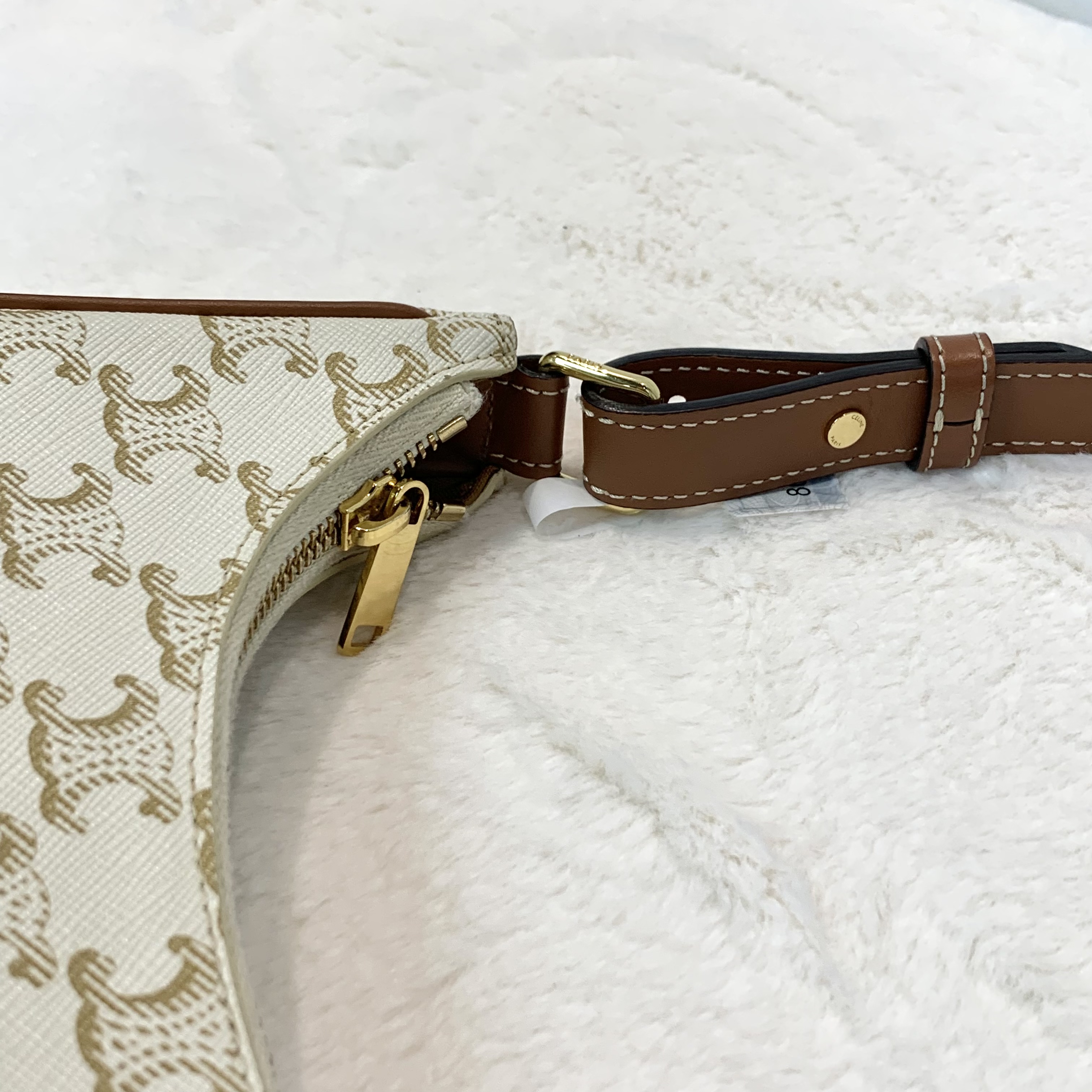 celine triomphe ava凱旋扣腋下包 