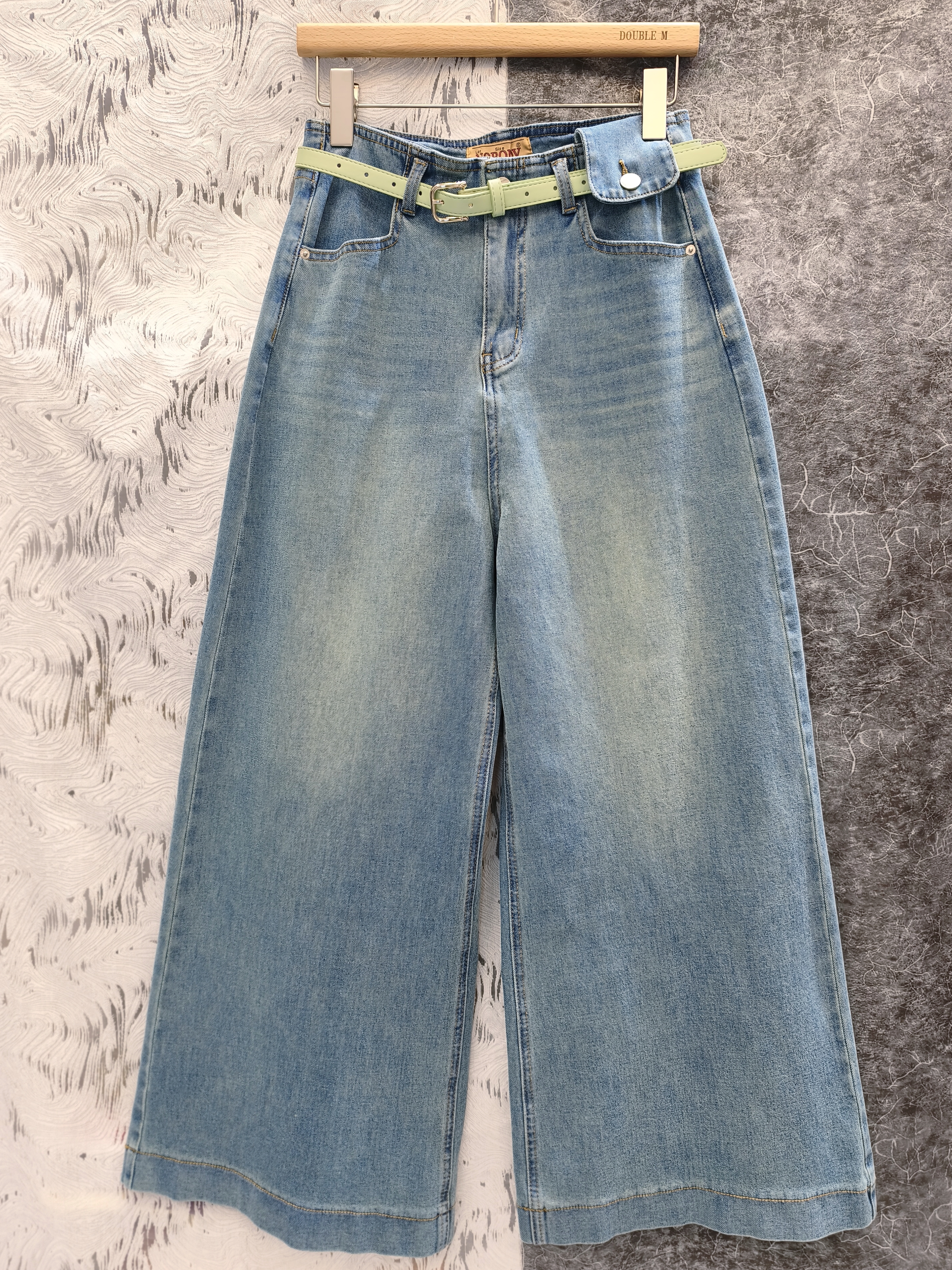 闊筒做舊色牛仔褲