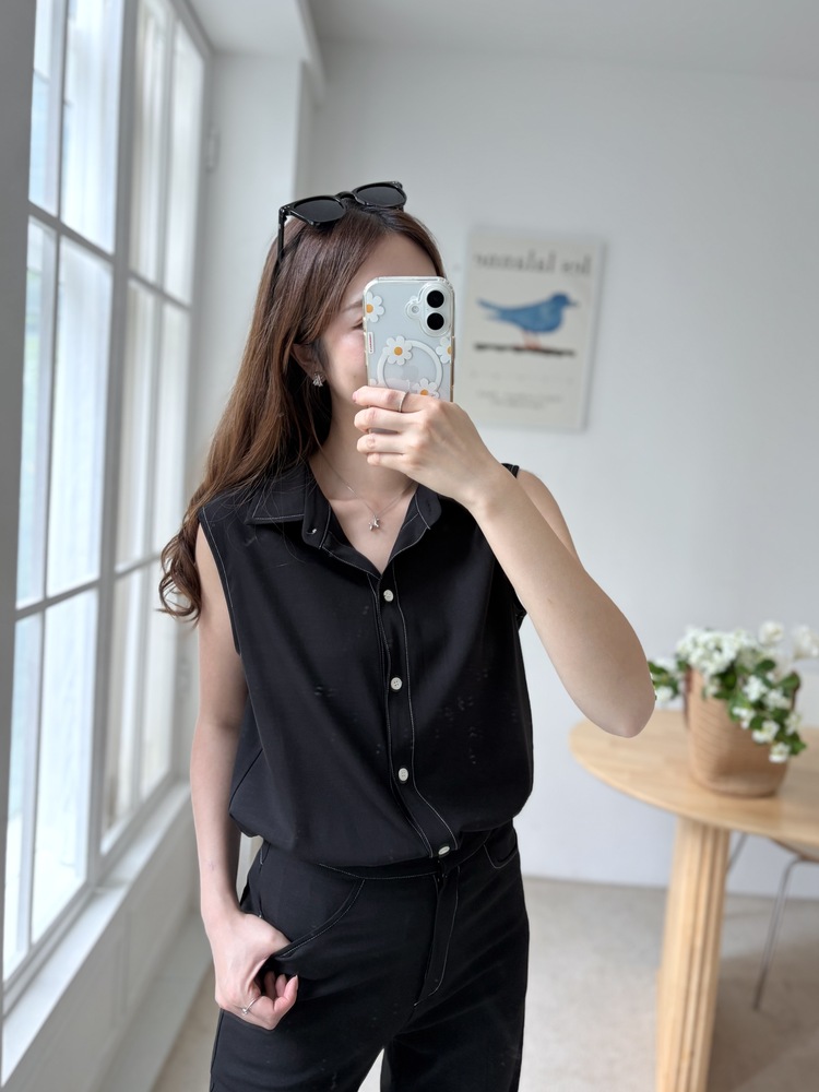 Topstitched Sleeveless Blouse (Black)