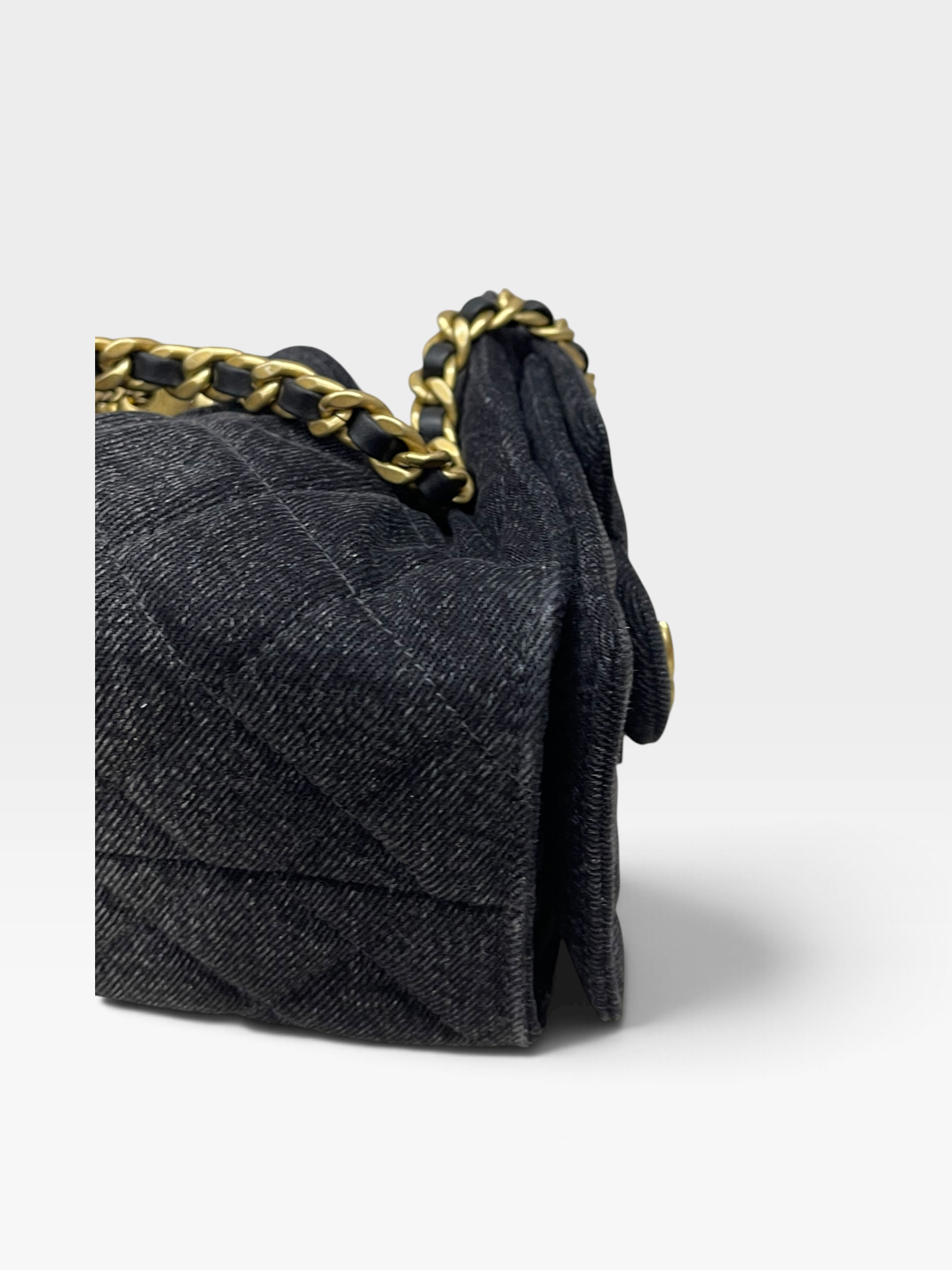 Pre-Owned CHANEL 25 Mini Handbag / Product Code: 091004