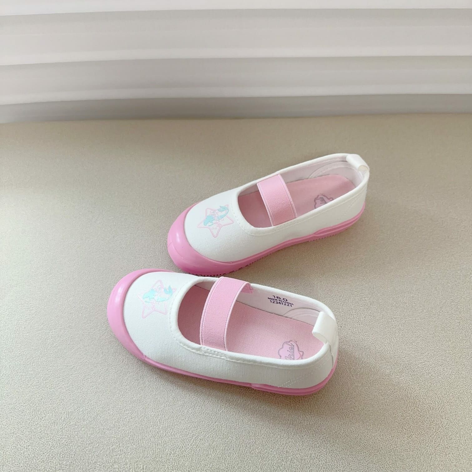 出口日本迪士尼小白鞋 -1對 現貨