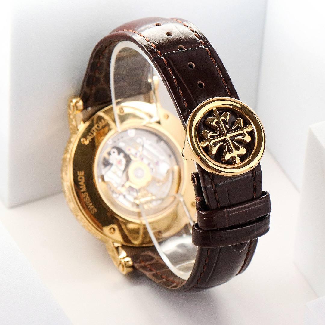 【铁划银钩 苍劲有力】高颜值新品 古朴。复古。精湛的工艺！ 年度最佳典藏之作——百达翡丽古典超级复杂多功能 万年历功能腕表 团队历时两年多精心设计，不计成本，敢为人先，力求完美，克服重重难关，突破多层技术瓶颈，机芯型号为CH 29-535 升级版，质量稳定！【表带】经典意大利小牛皮表带，纹路清晰，质感好。搭配圈市面最顶级的百达翡丽灯笼表扣，通用原装无压力。 优雅的Calatrava雕花表壳极具个性，42毫米的表径适配大众男性手寸，与专柜一致，非常商务可亦休闲。