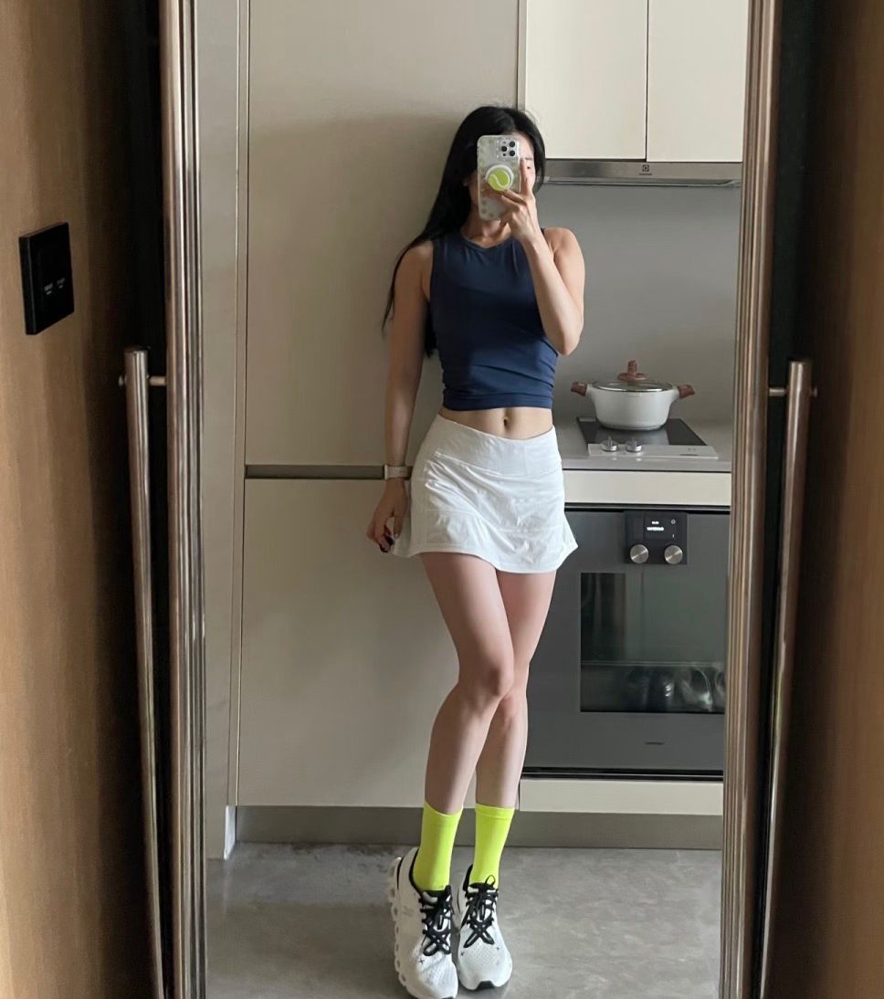 $428對。 On Cloud X4新款跑鞋