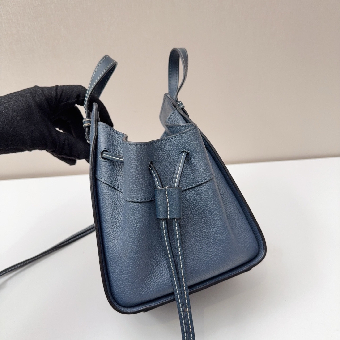 【預訂貨品】LOEWE藍色荔枝牛皮hammock