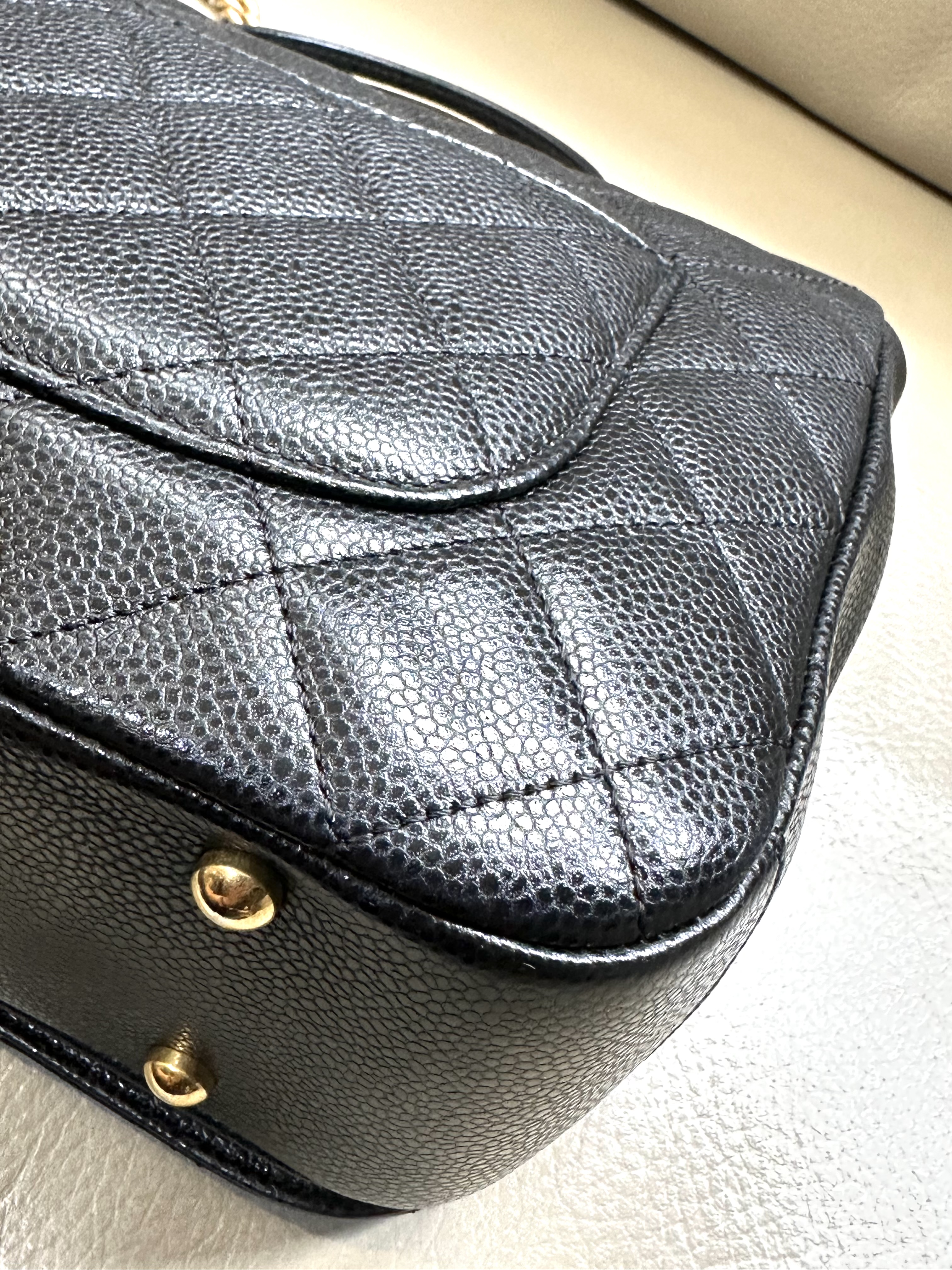 Pre-owned Chanel Black Top Handle Flap Bag / Product Code: 26040501
