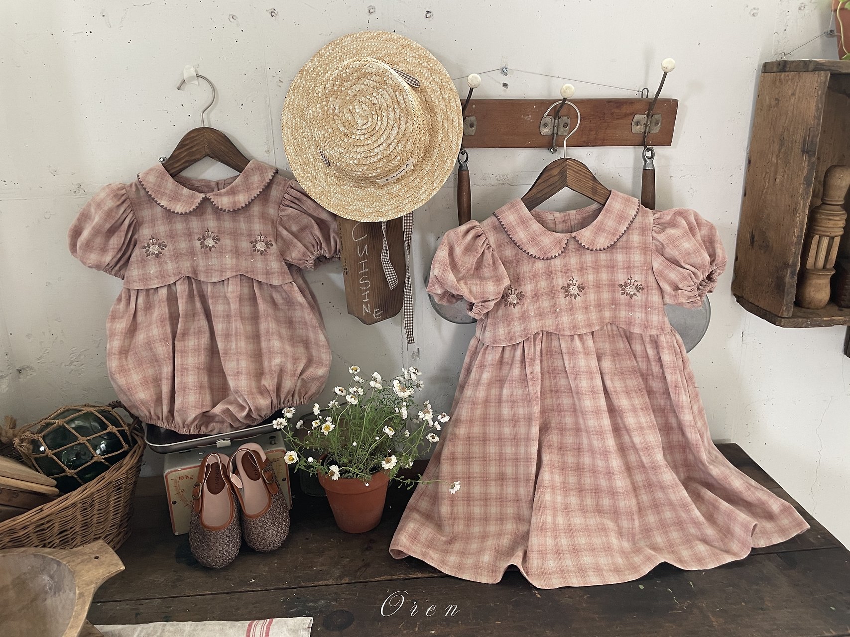 ☀️預訂 韓國直送☀️🇰🇷Oren Toua刺繡格紋泡泡袖包屁衣/連身裙