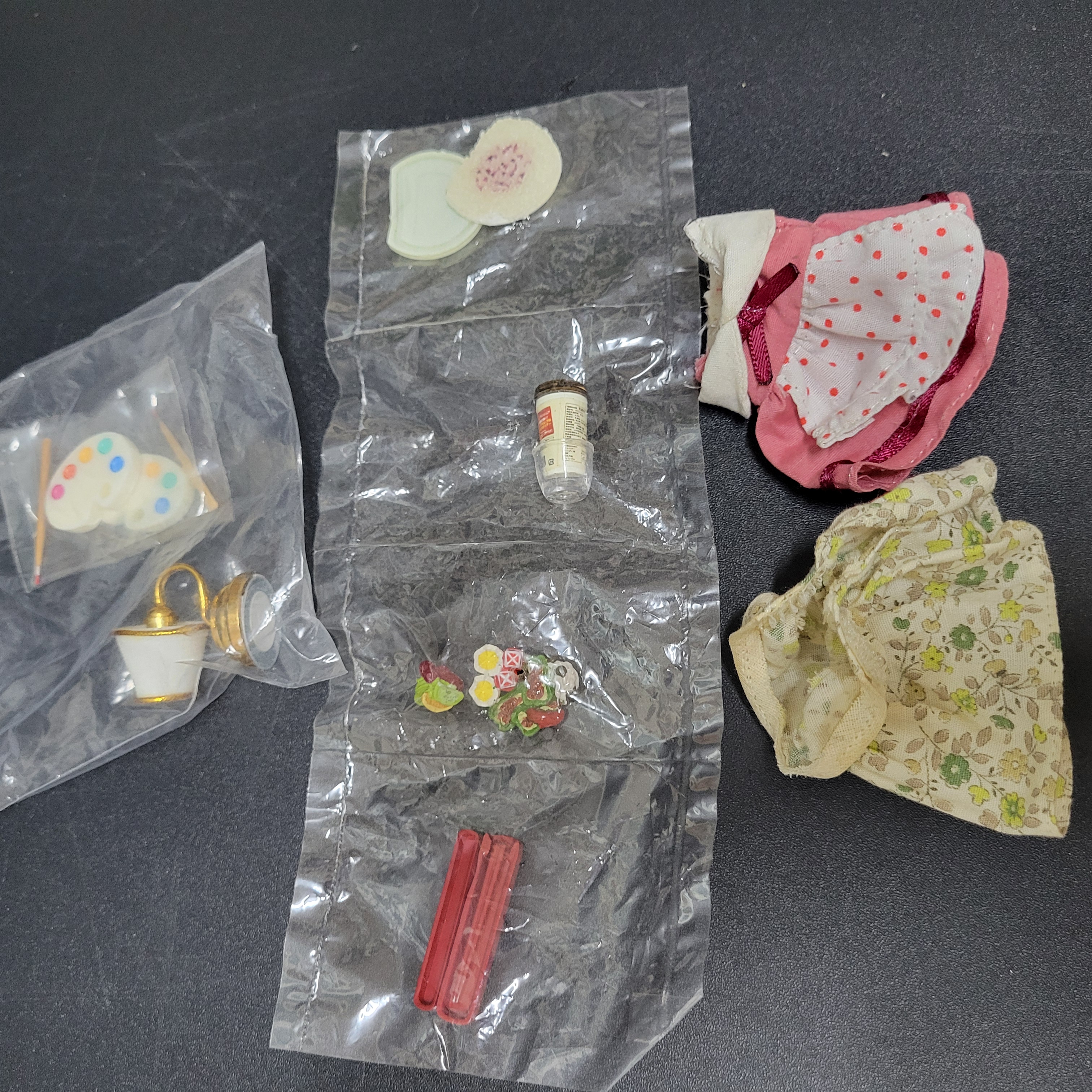 森林中家族衫仔及散件