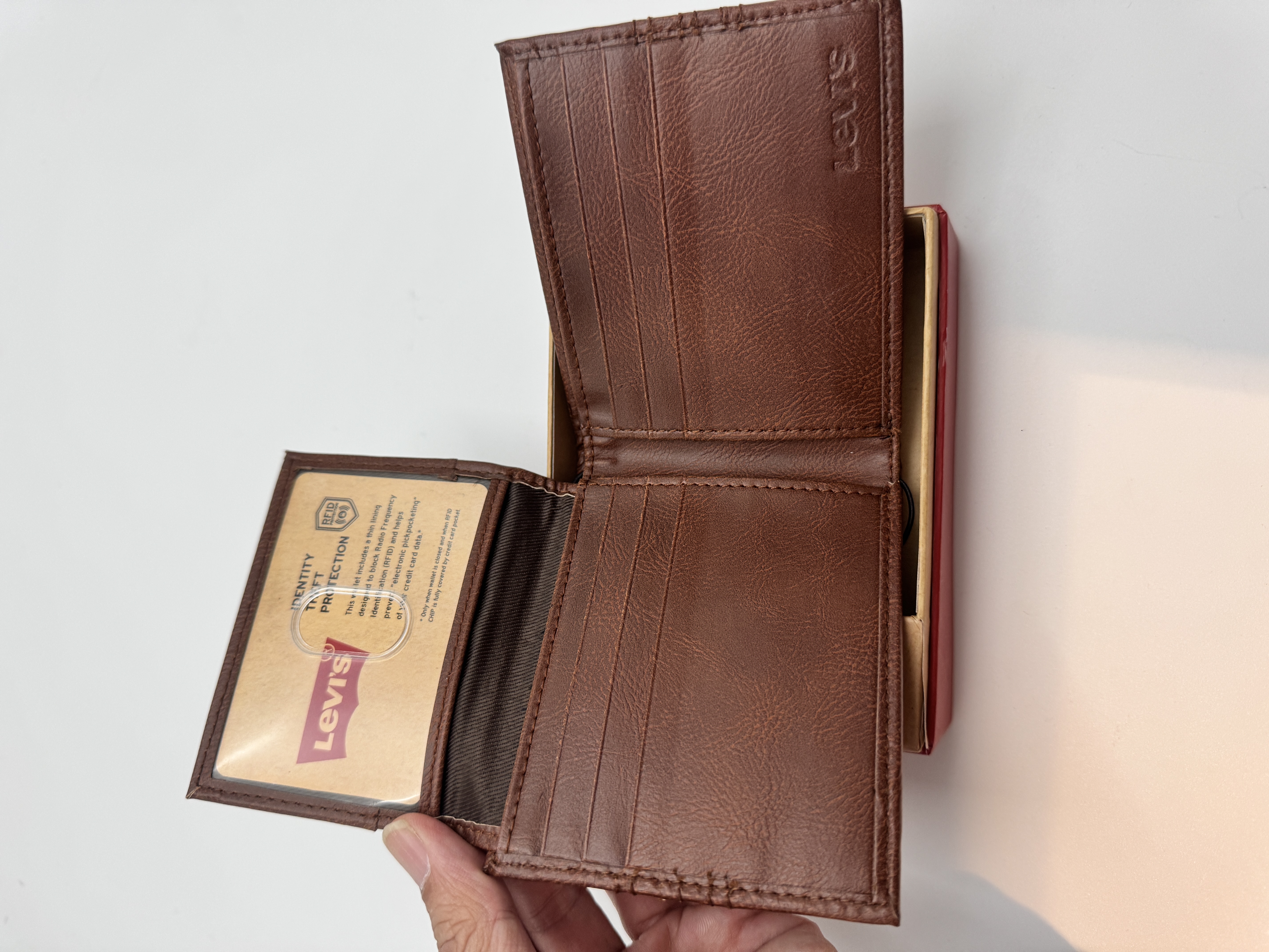  Levi’s 啡色皮銀包（香港現貨）