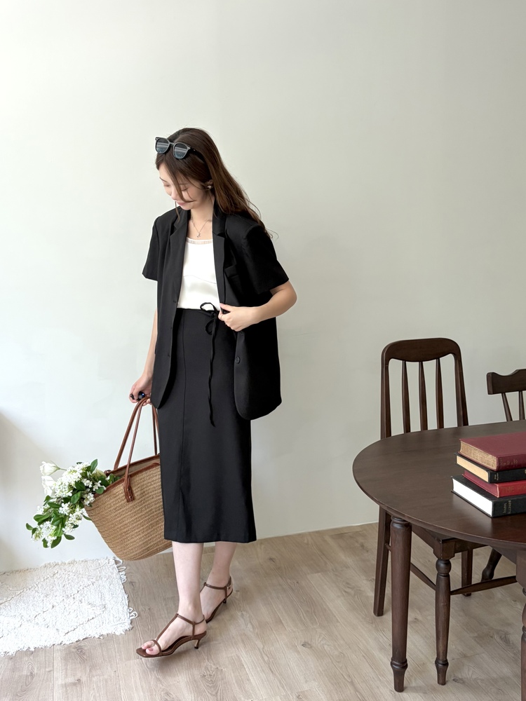 Noir Air Relaxed Blazer (Black)