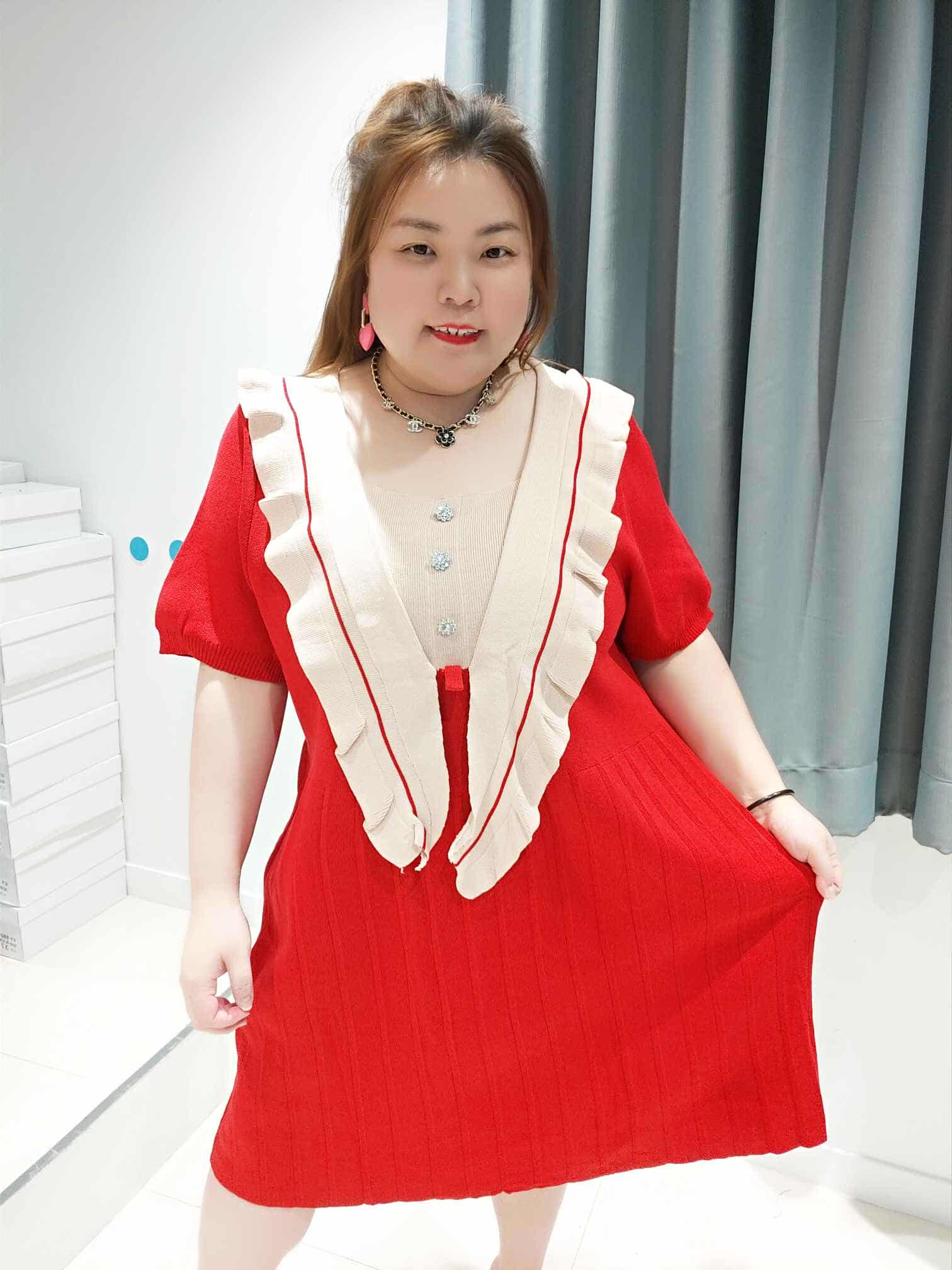 DOA05 设计领子针织连身裙