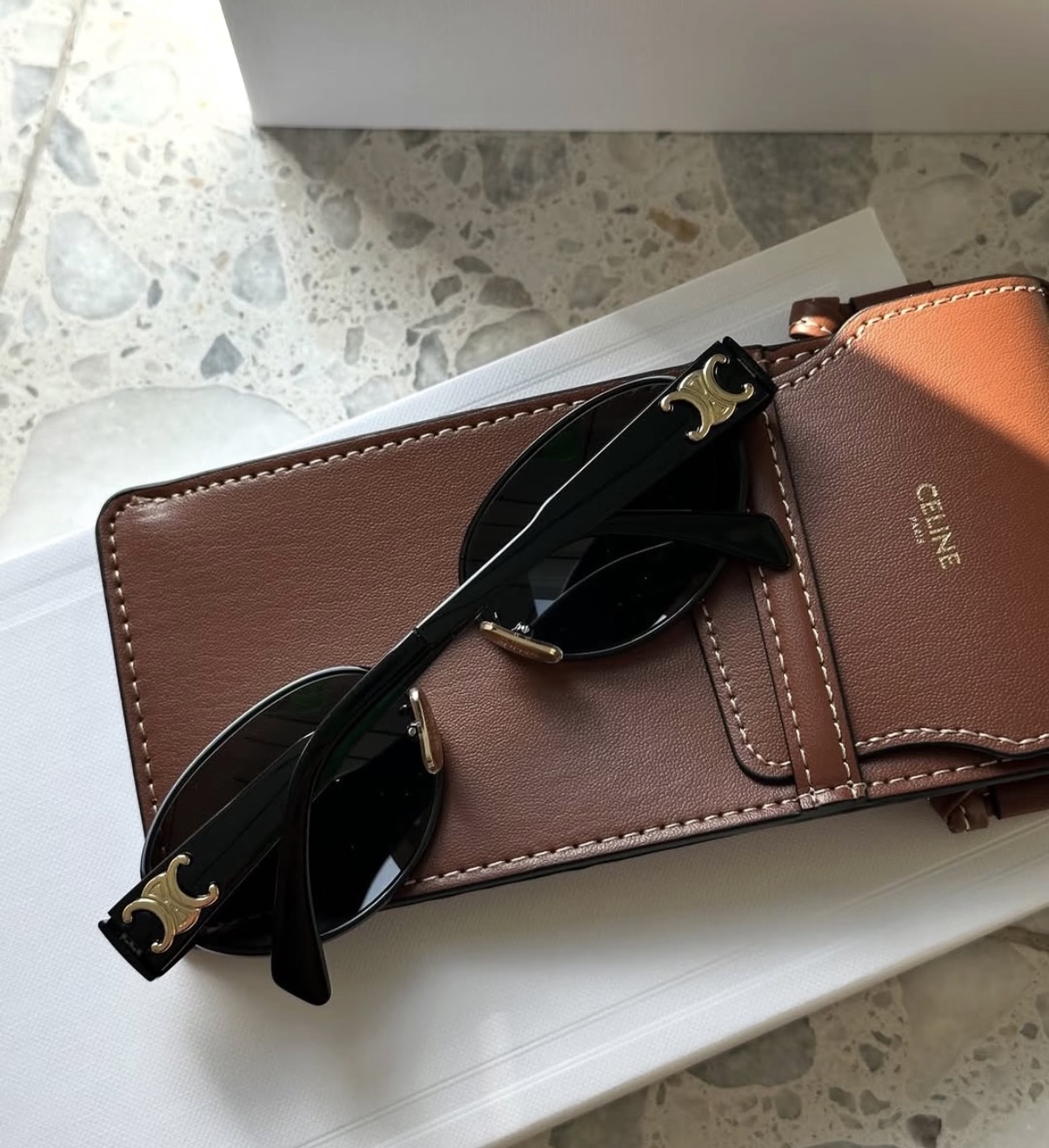 新到黑色現貨‼️  快閃優惠⚡️ Celine 爆款 金屬黑框太陽眼鏡 附送啡色眼鏡袋 放到電話!