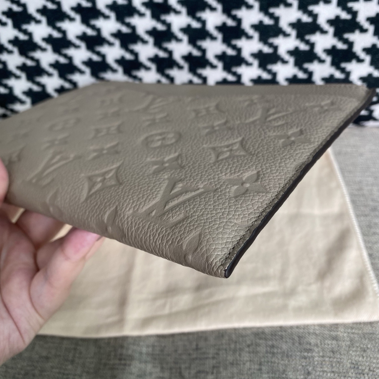 【預訂貨品】芯片款 LV大象灰全皮壓花手拎包 