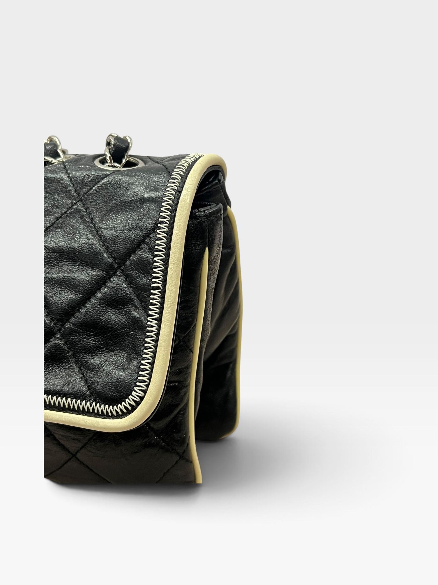 Pre-Owned CHANEL 2.55 East/West Flap Bag / Product Code: 082804